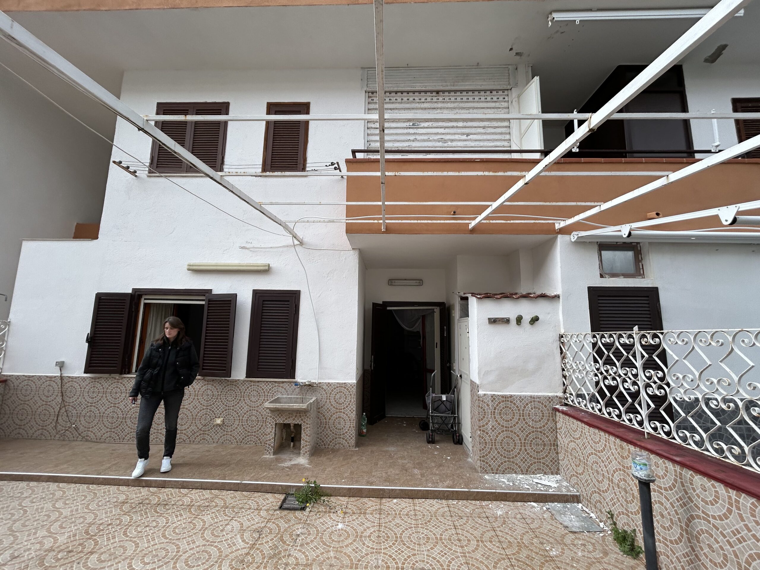 A flat with terrace on the gated Parco Punta Felice estate in Scalea.