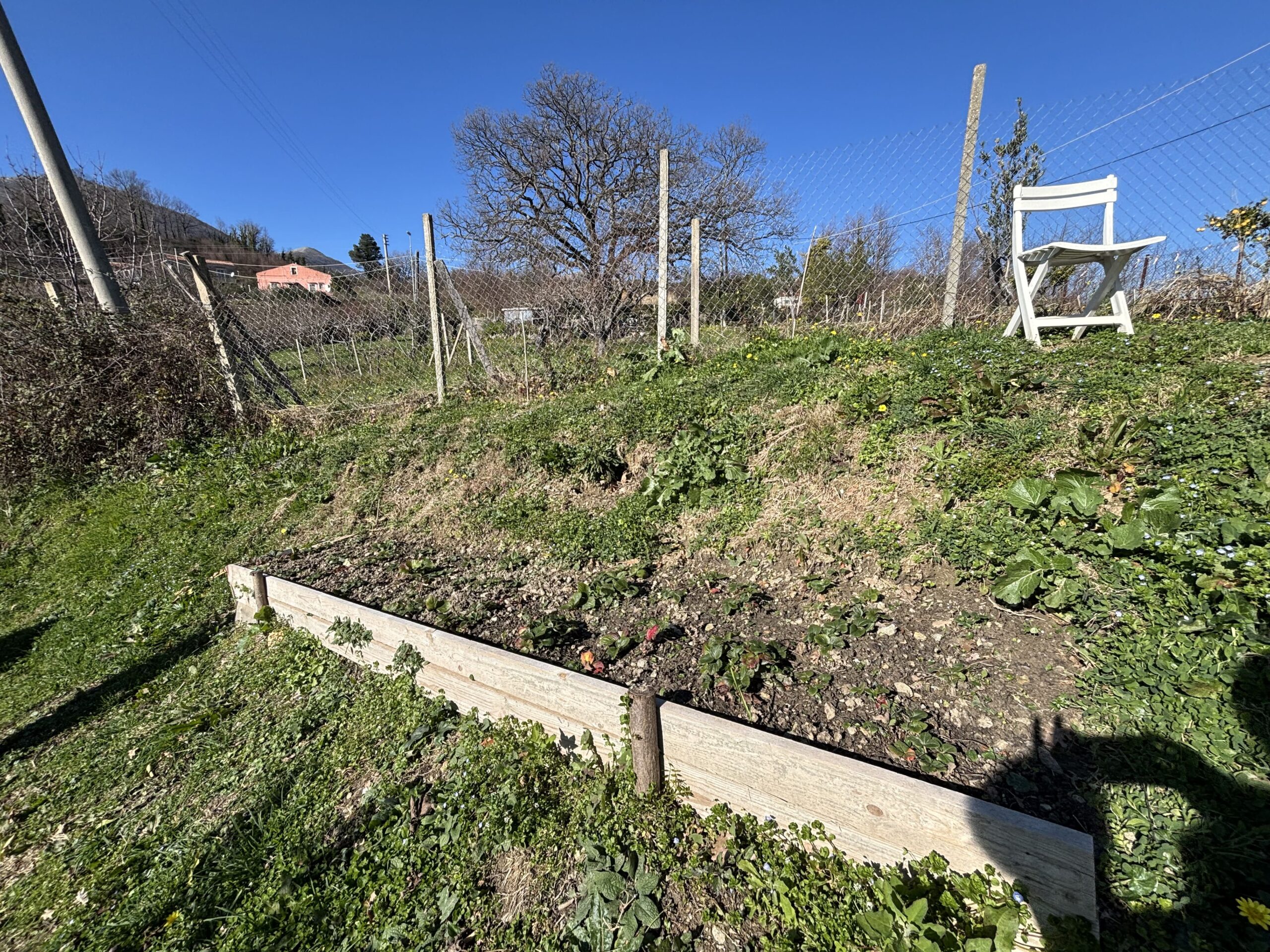 Asylum with mountain views - independent house with large plot in Termoli.