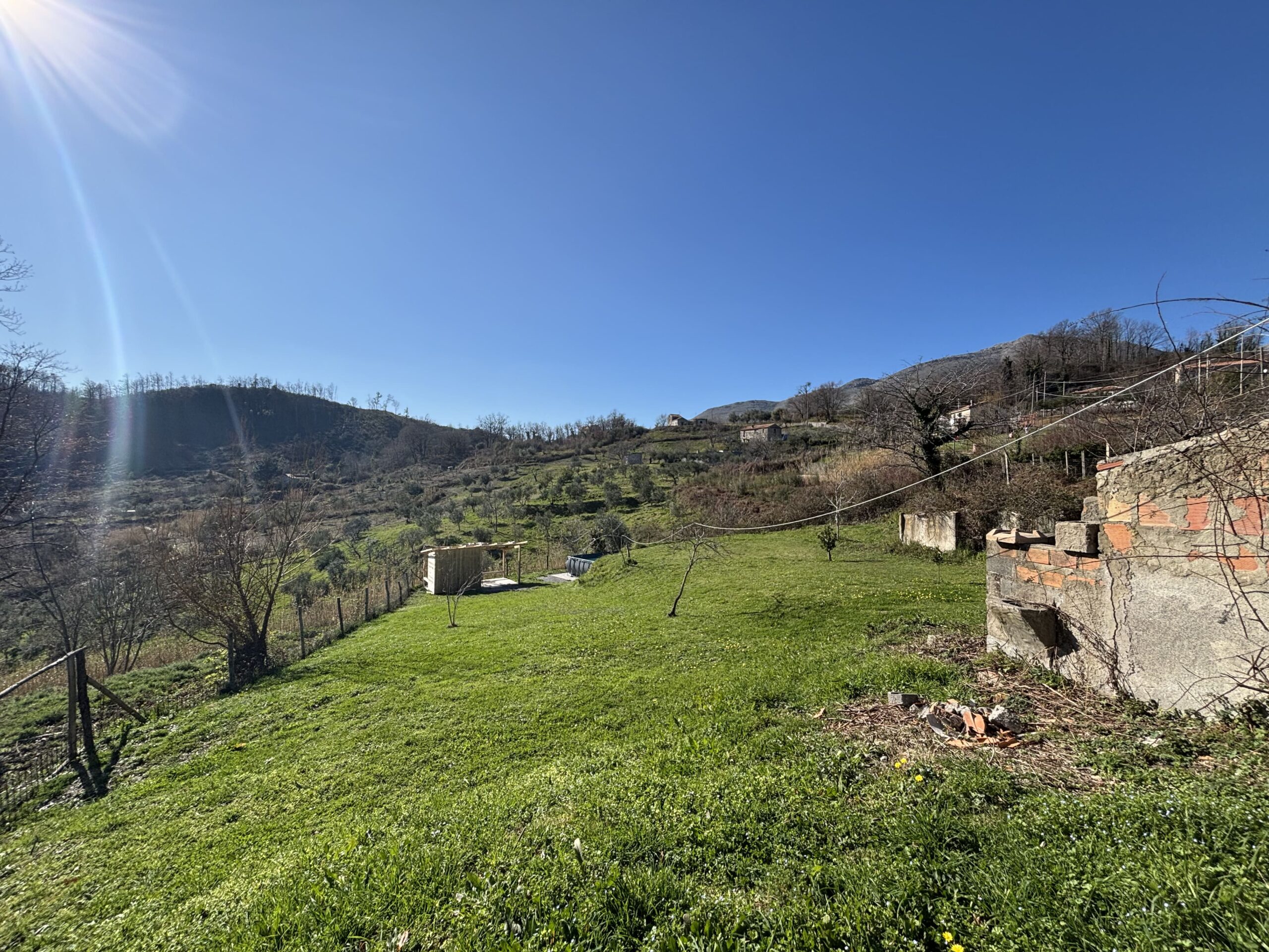 Asylum with mountain views - independent house with large plot in Termoli.