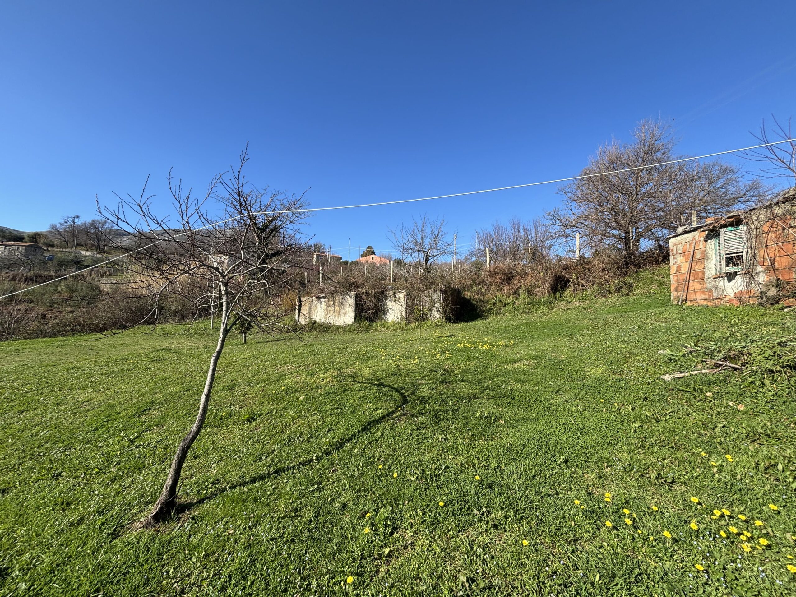 Asylum with mountain views - independent house with large plot in Termoli.