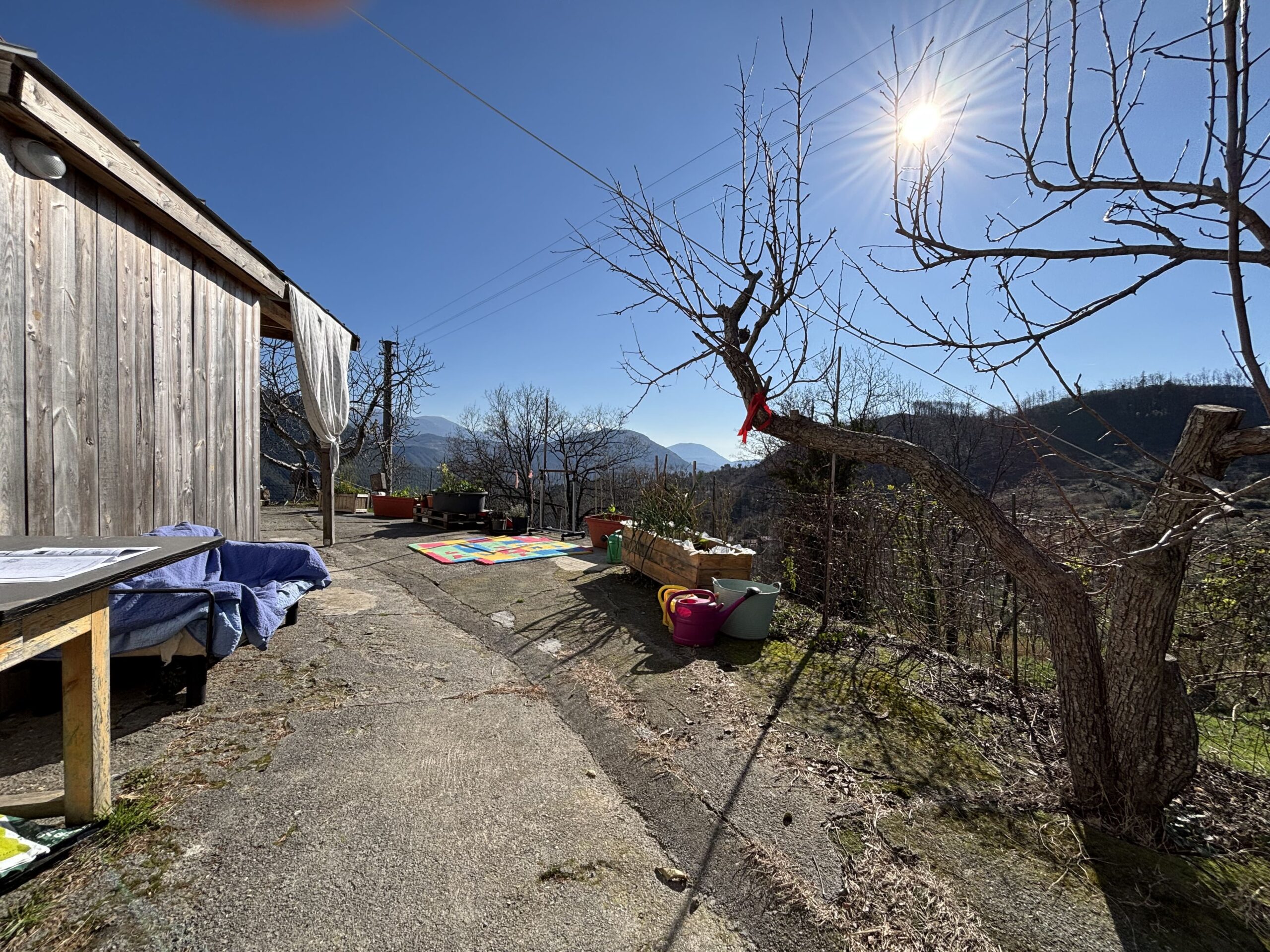 Asylum with mountain views - independent house with large plot in Termoli.