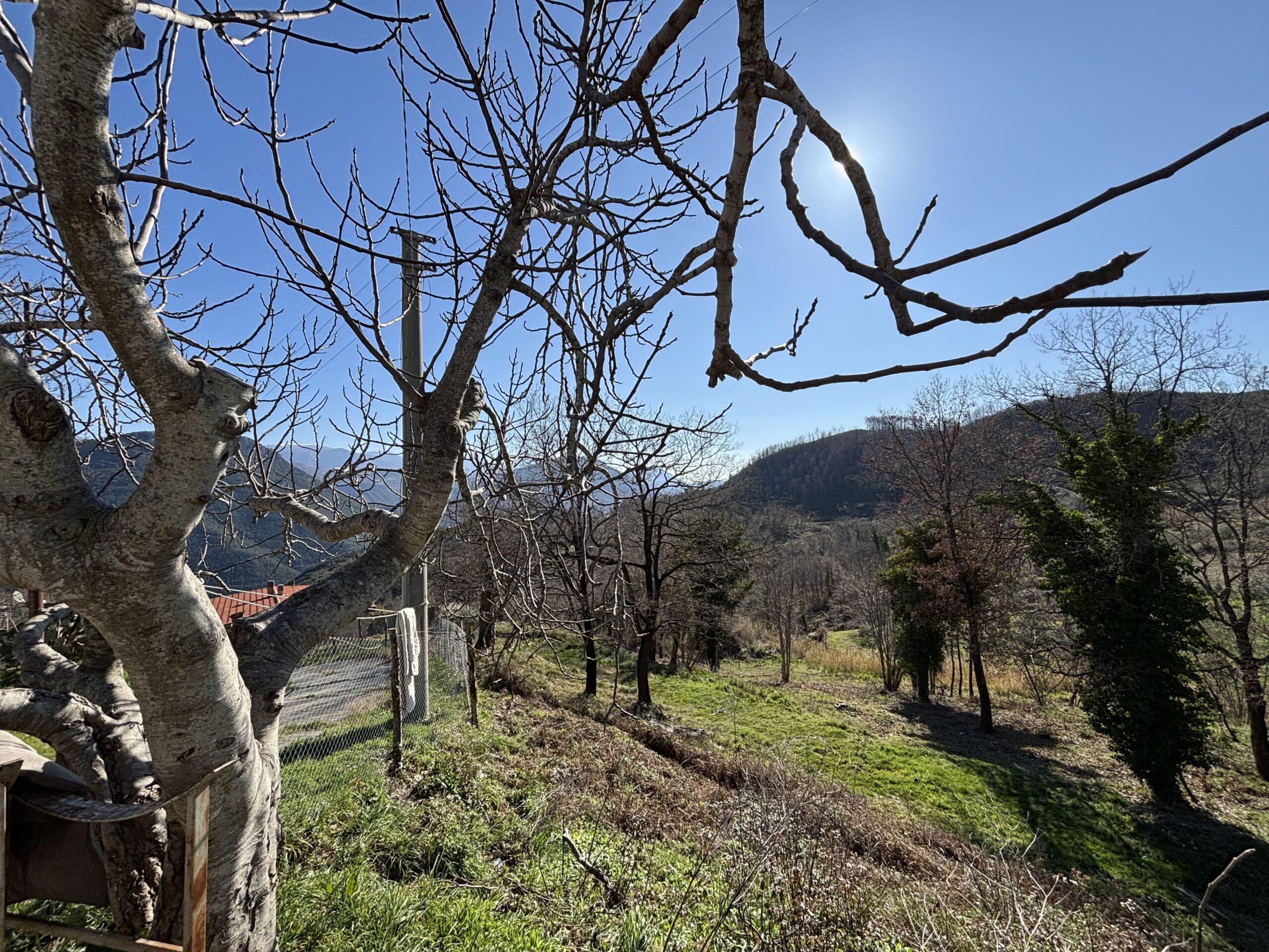 Asylum with mountain views - independent house with large plot in Termoli.