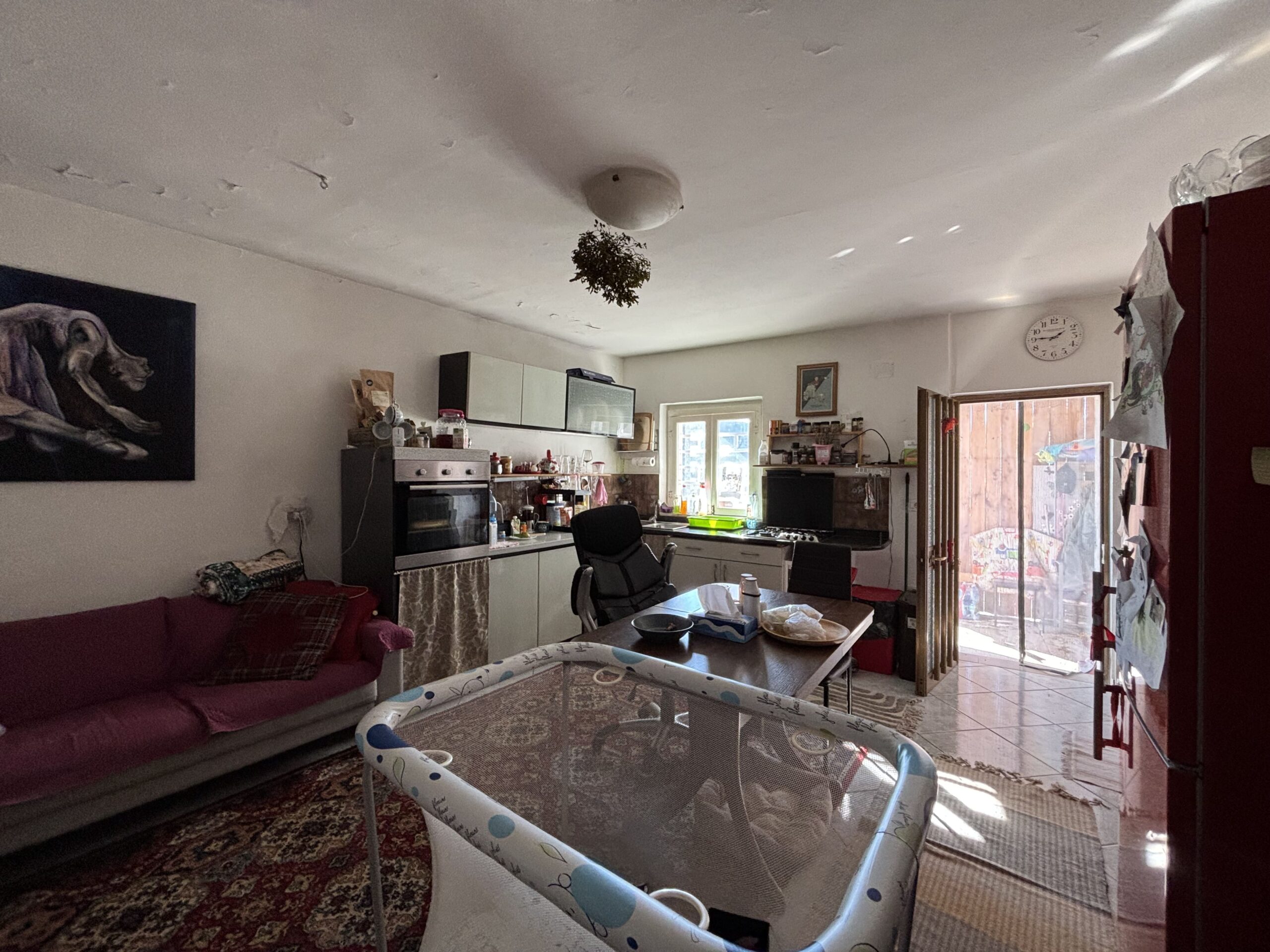 Asylum with mountain views - independent house with large plot in Termoli.