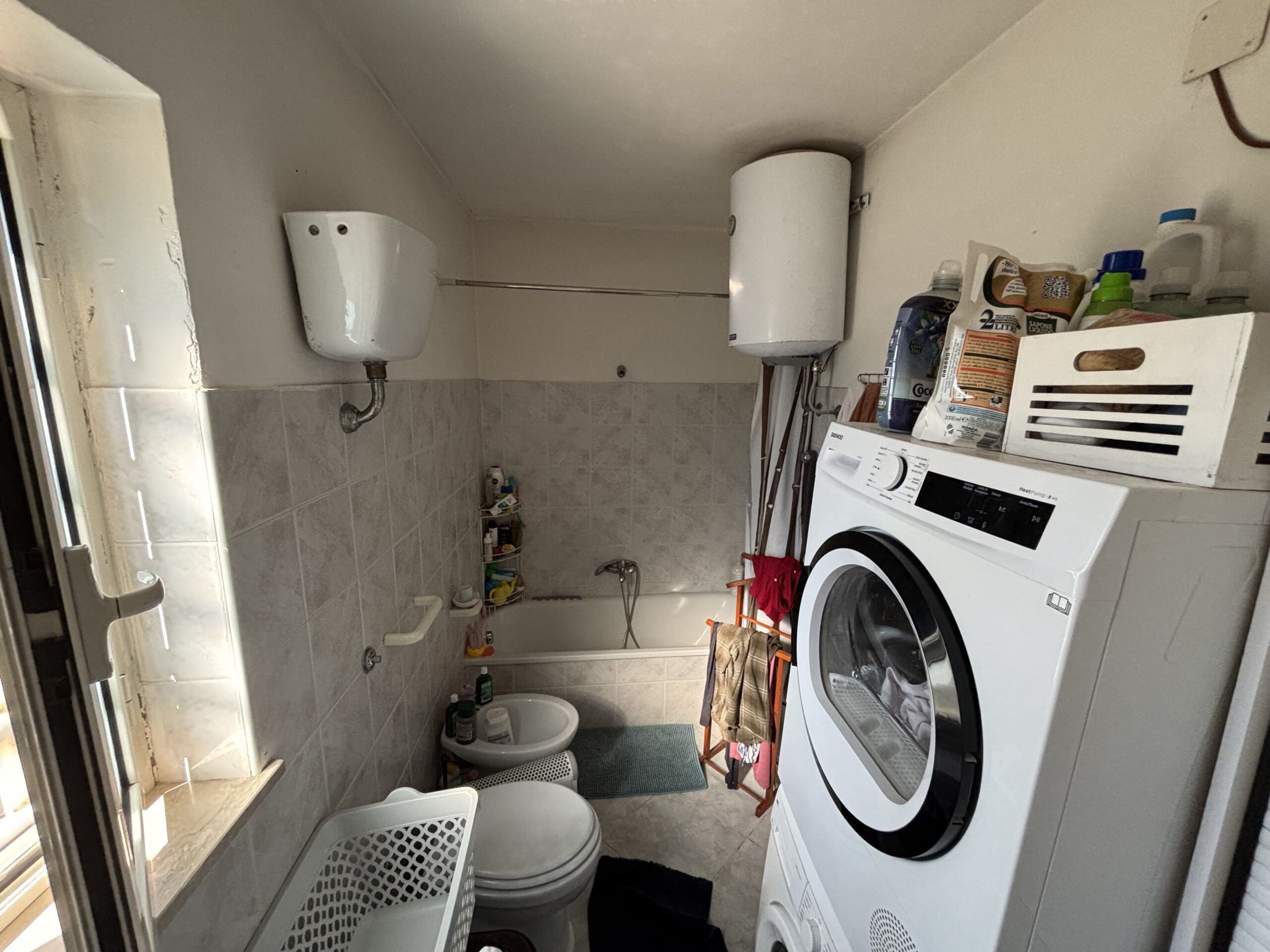 Asylum with mountain views - independent house with large plot in Termoli.