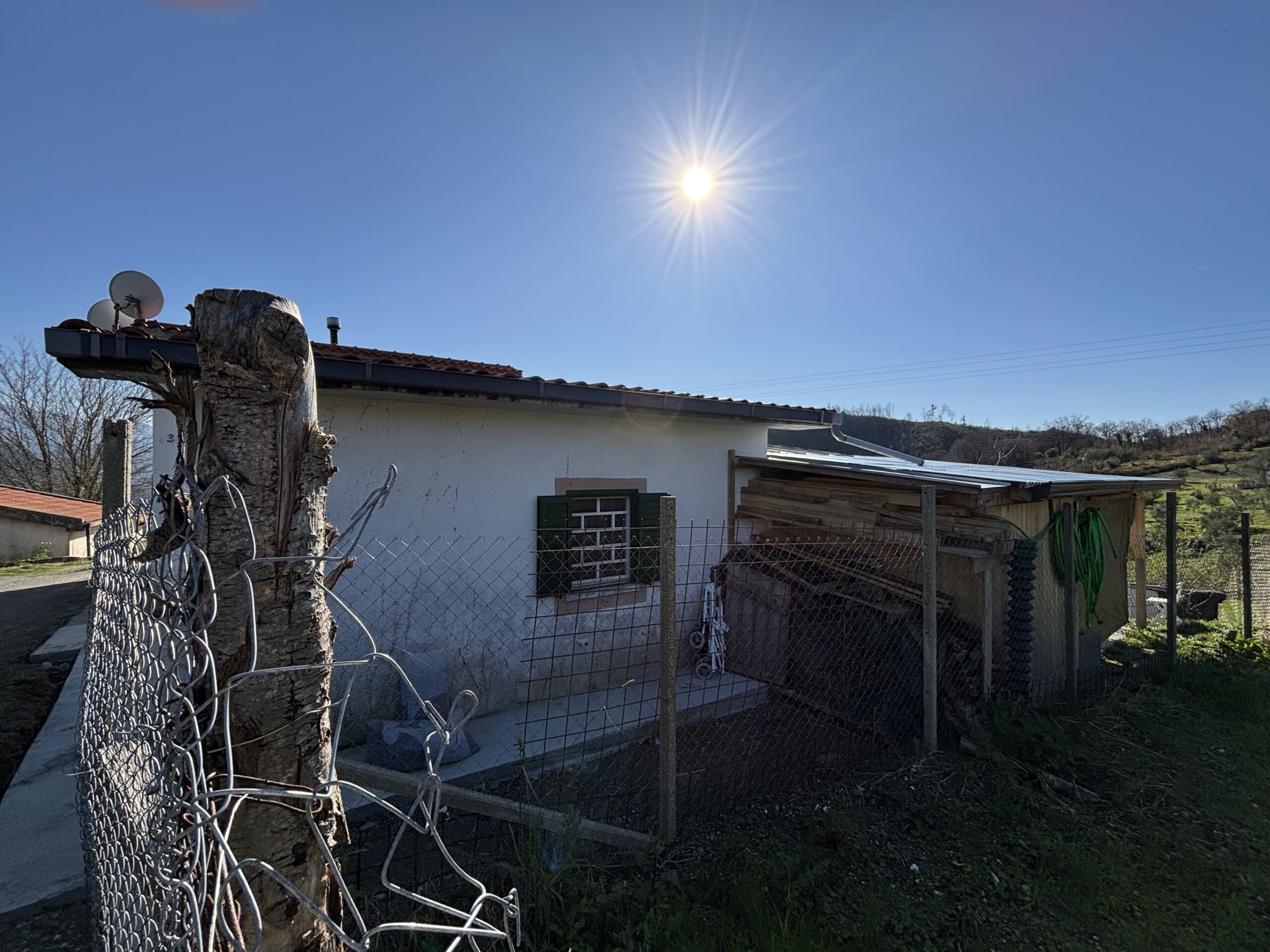 Asylum with mountain views - independent house with large plot in Termoli.