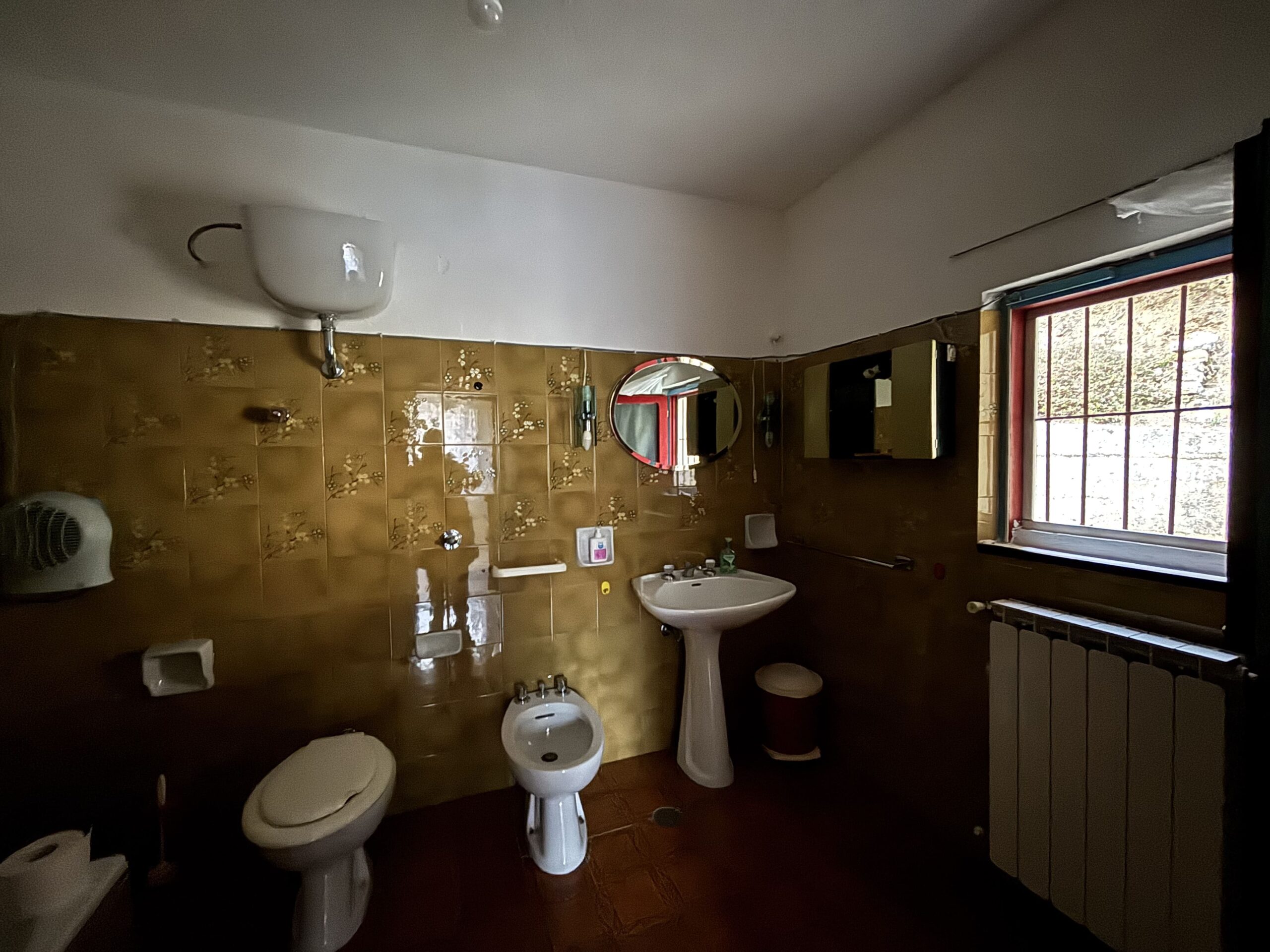 Lauria - independent house with great potential.