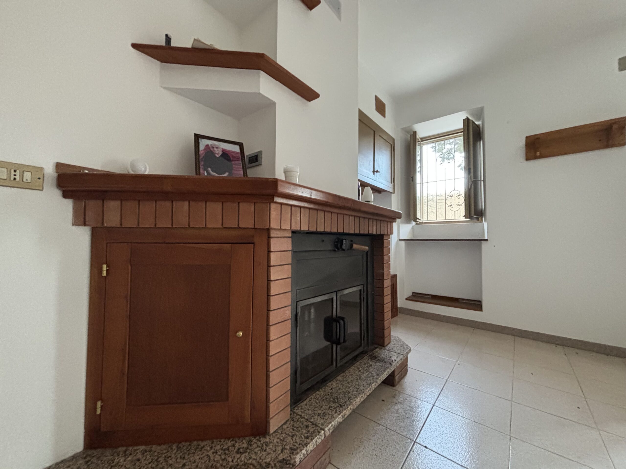 Lauria - independent house with great potential.