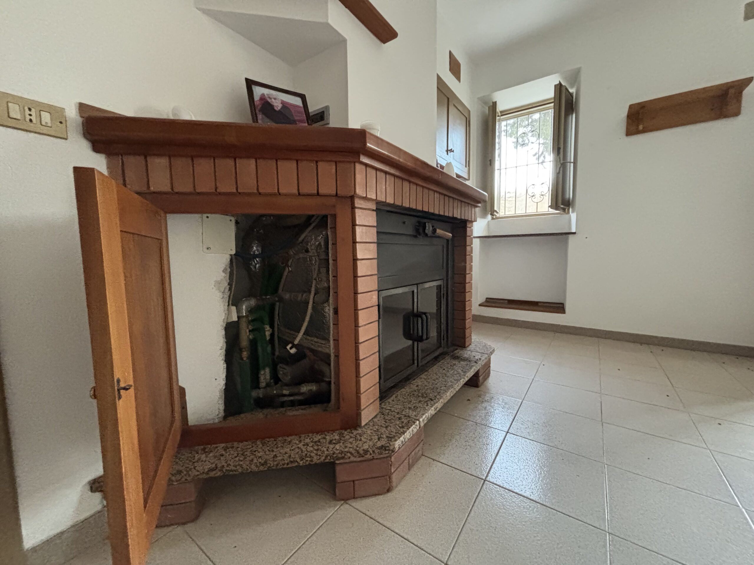 Lauria - independent house with great potential.