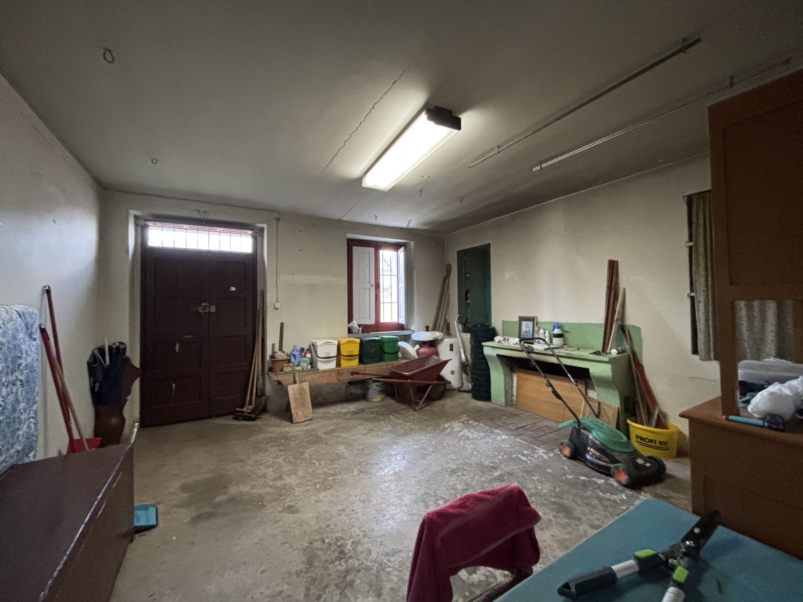 Lauria - independent house with great potential.