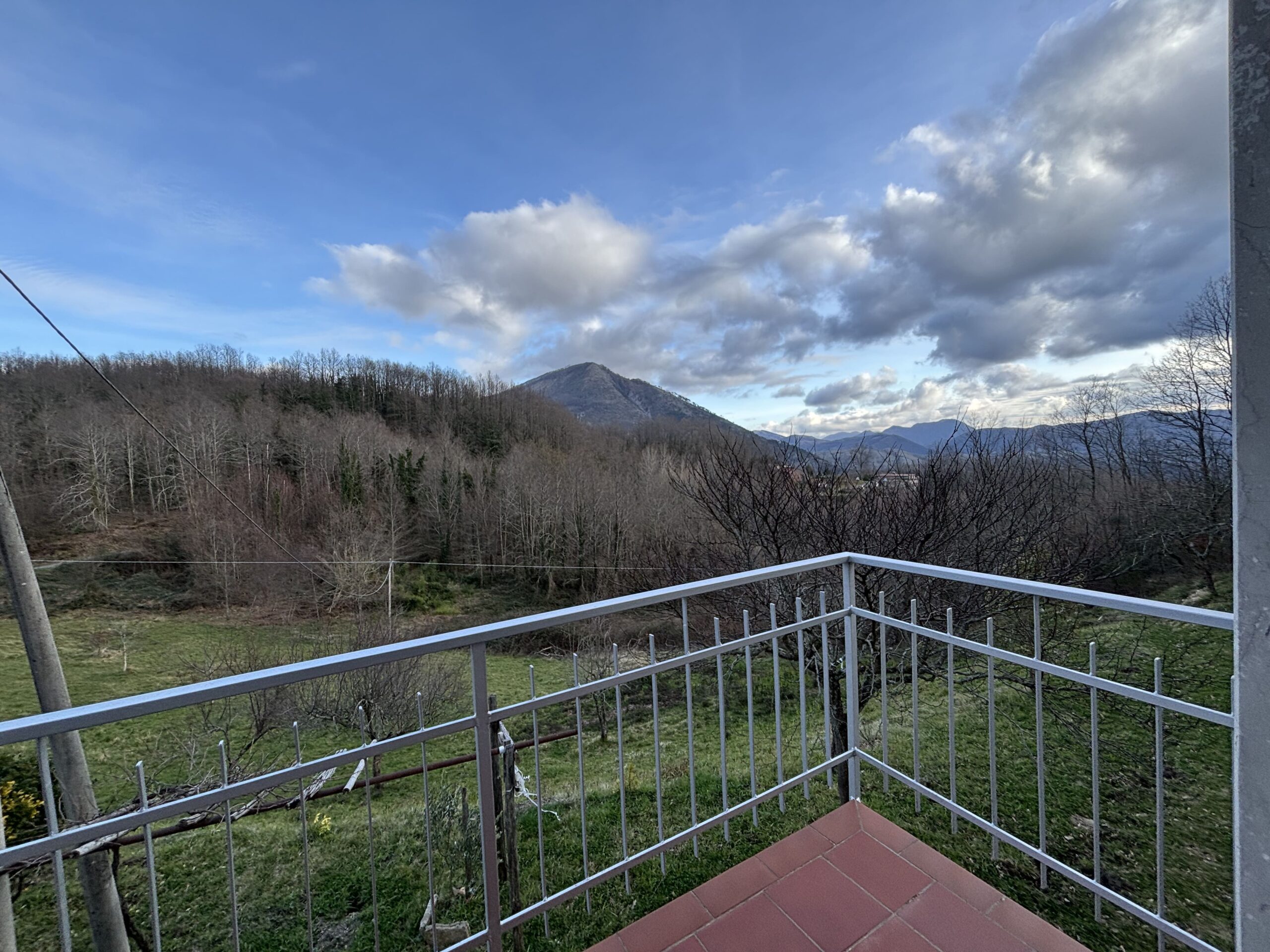 Lauria - independent house with great potential.