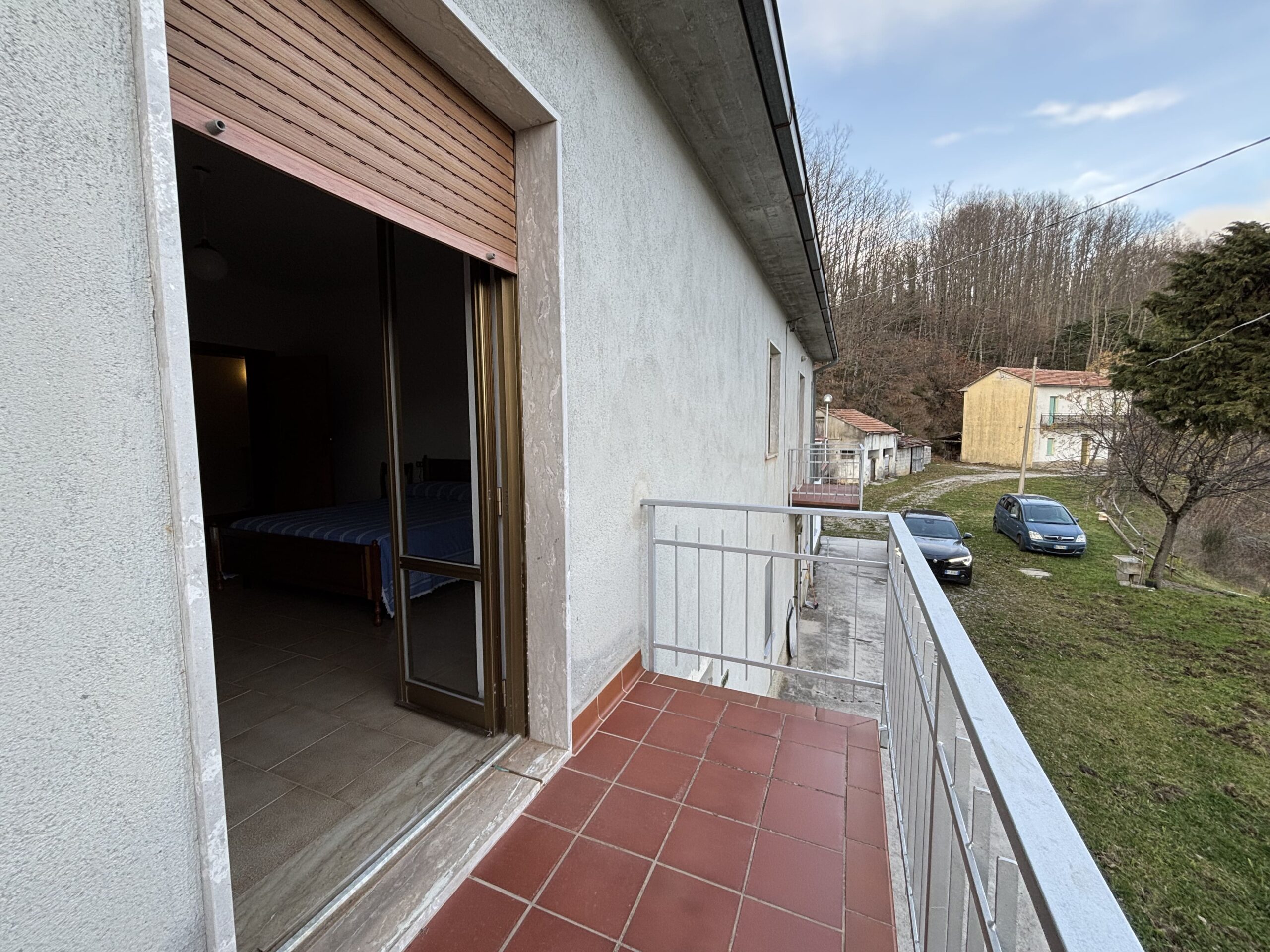 Lauria - independent house with great potential.