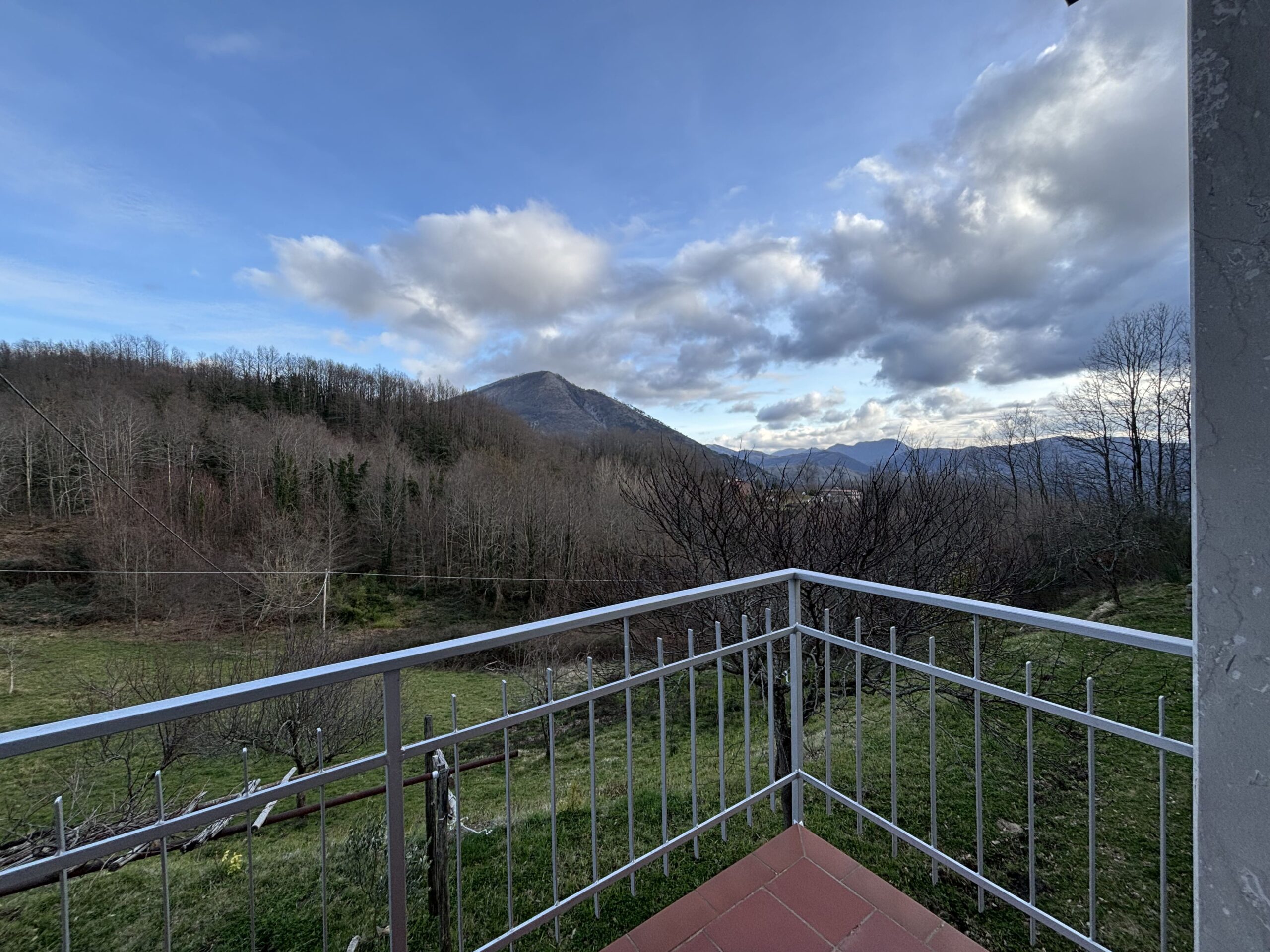 Lauria - independent house with great potential.