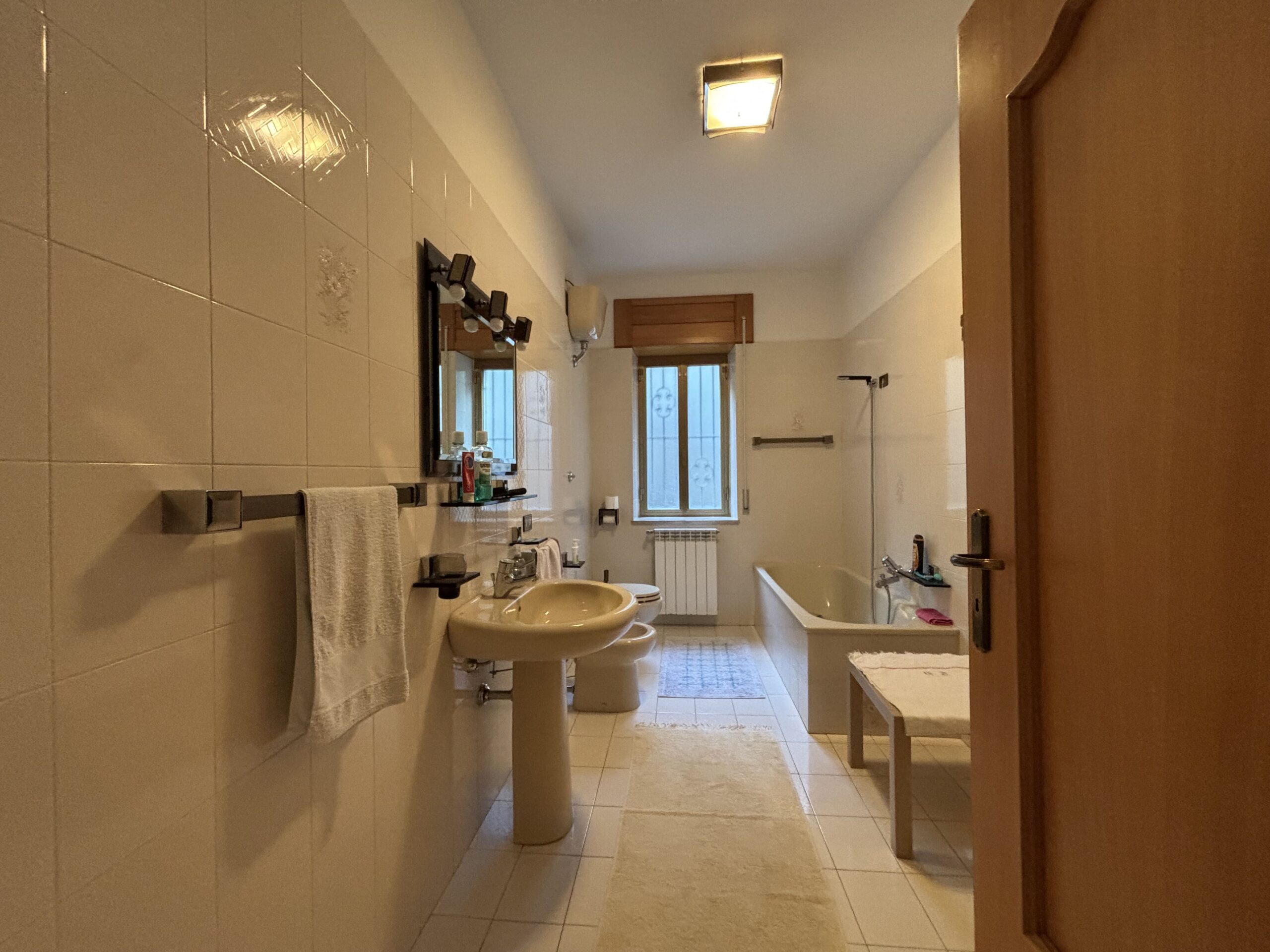 Lauria - independent house with great potential.