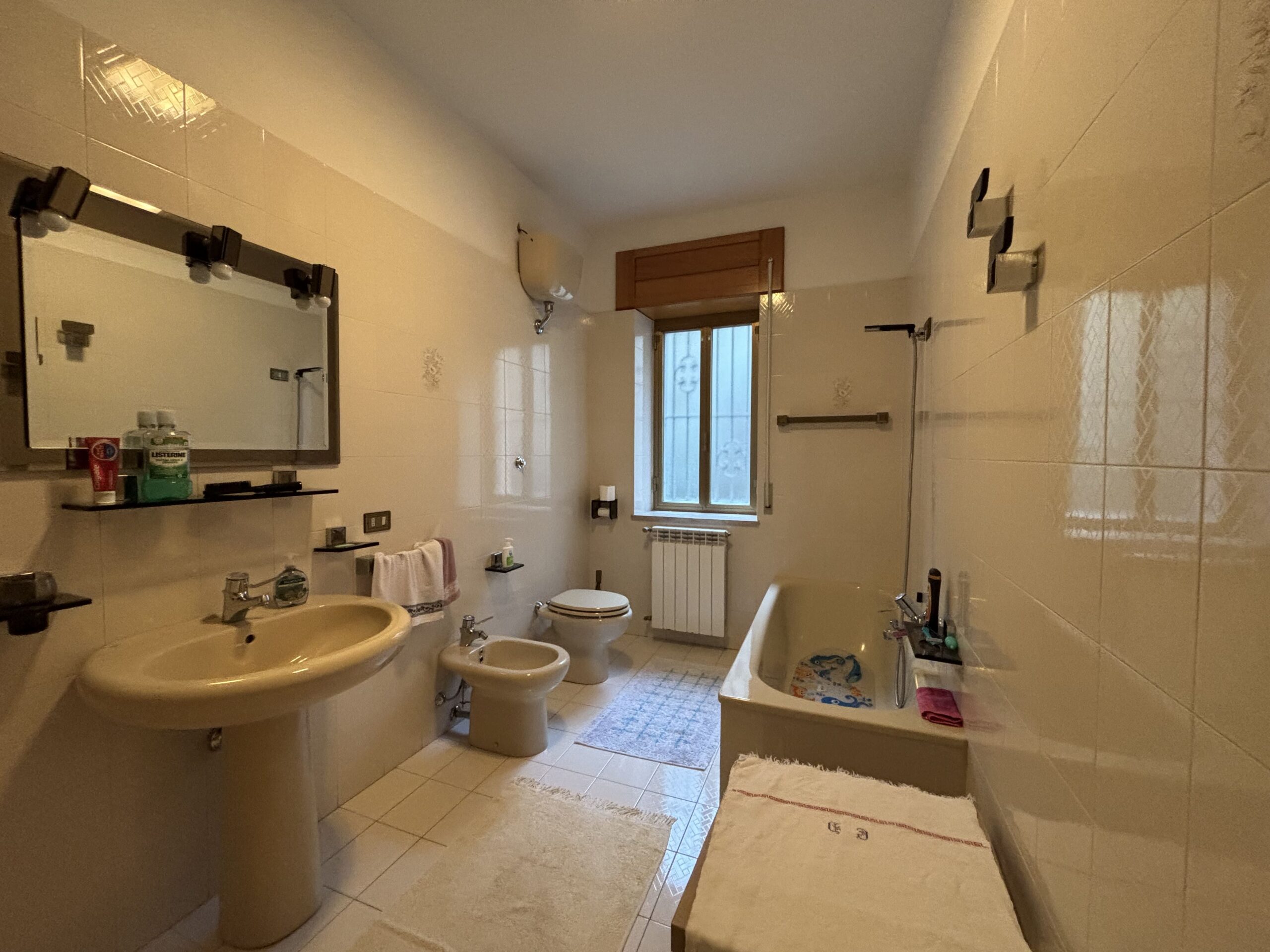 Lauria - independent house with great potential.