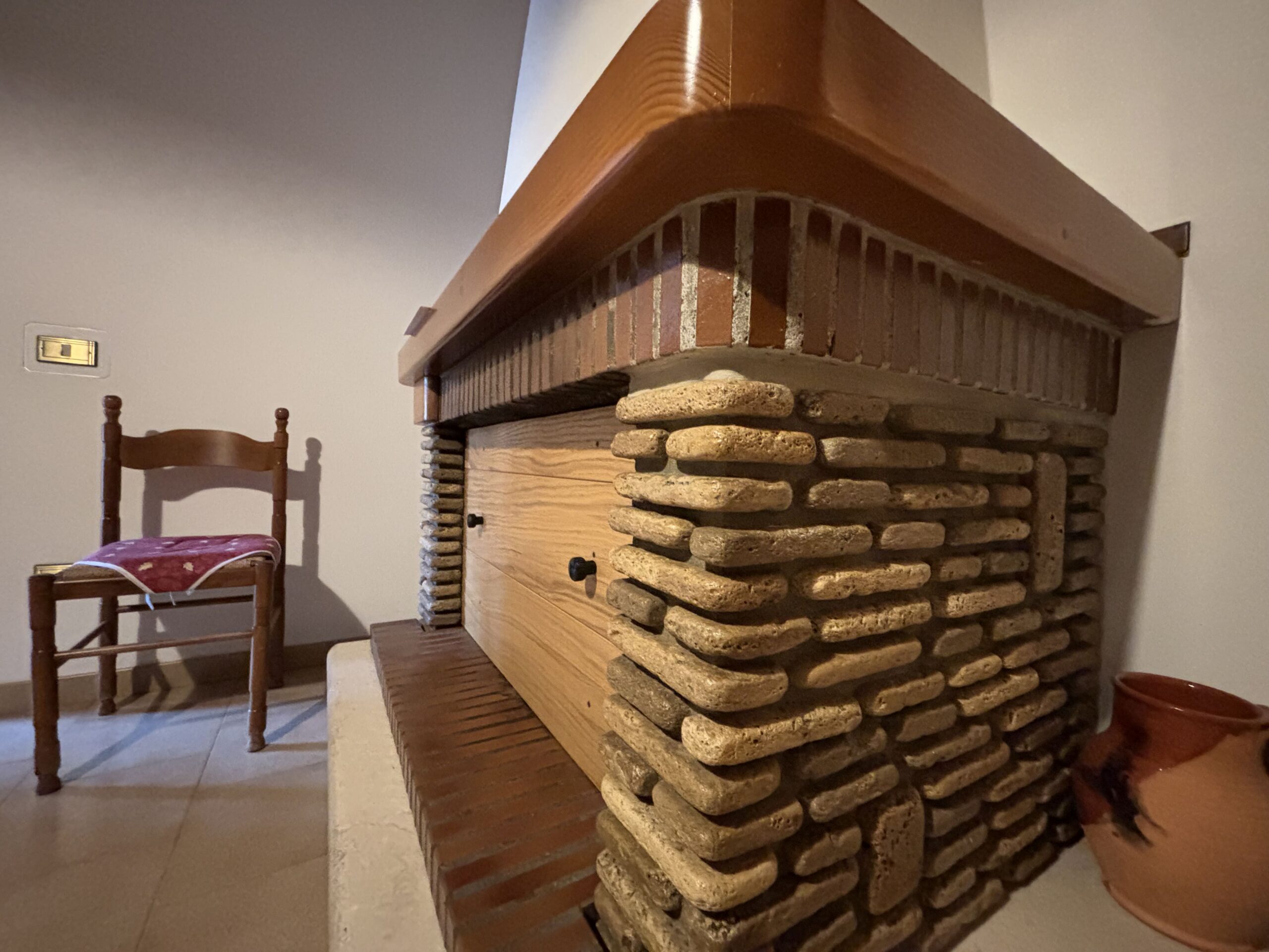 Lauria - independent house with great potential.