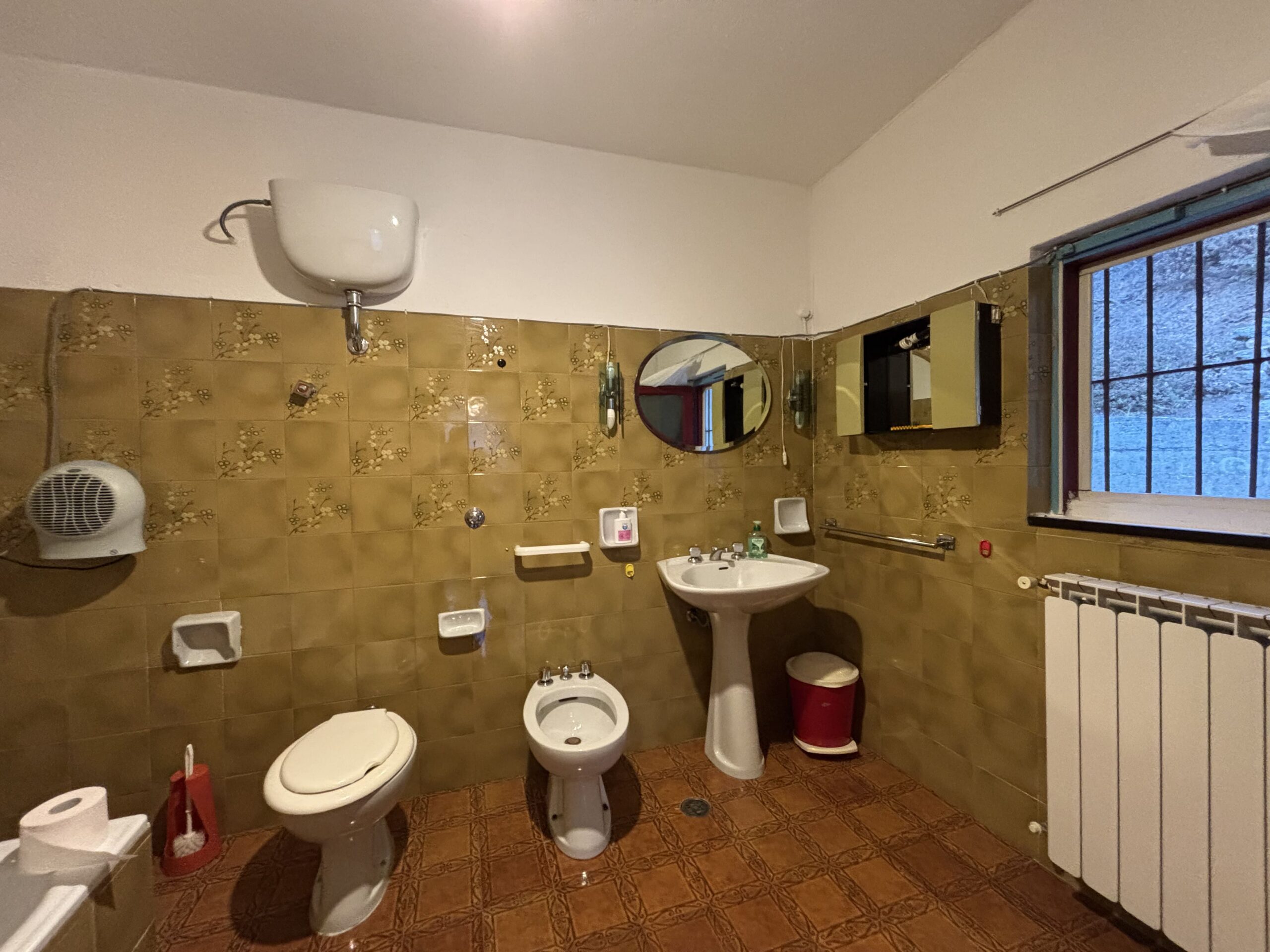 Lauria - independent house with great potential.