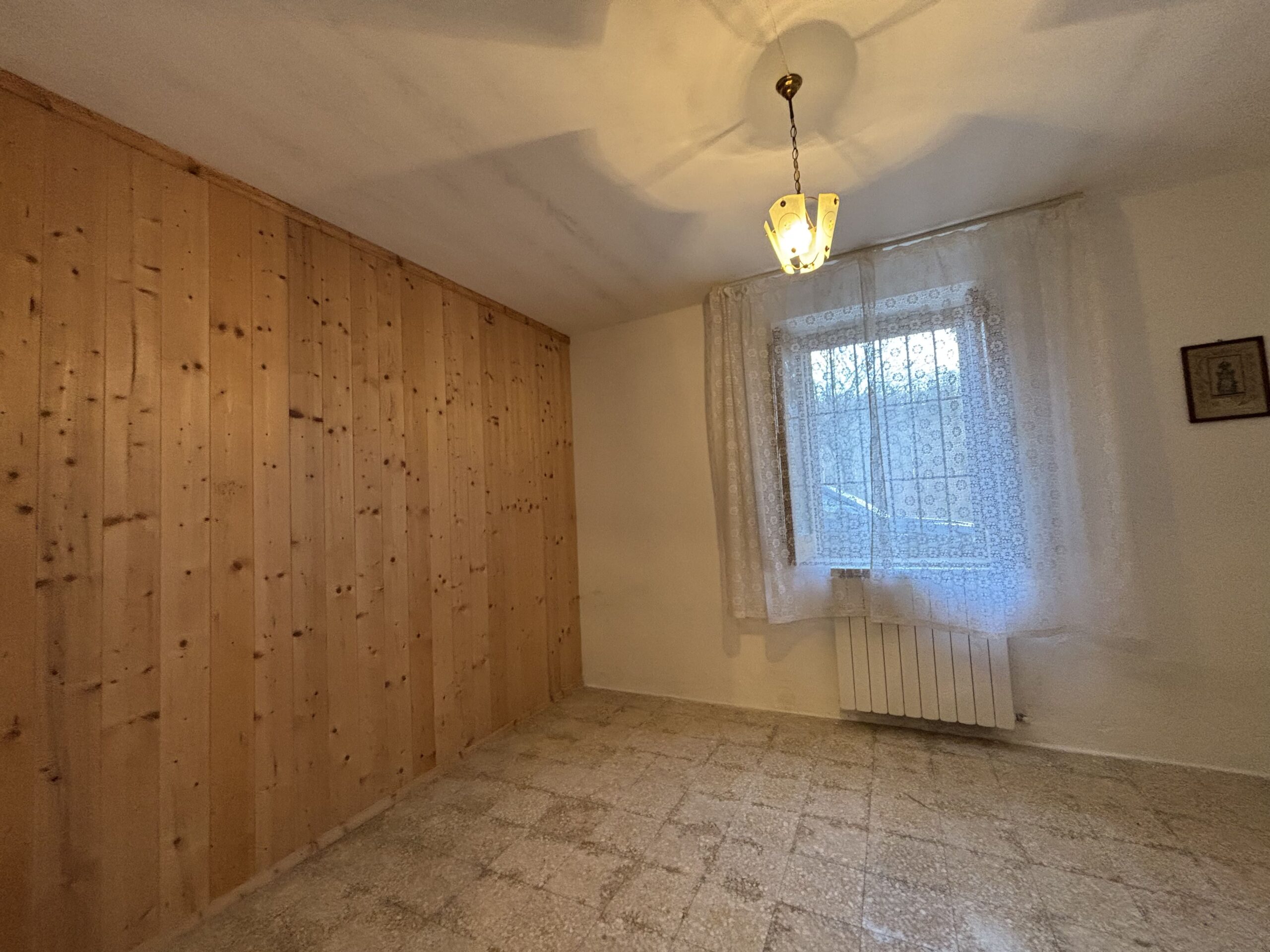 Lauria - independent house with great potential.