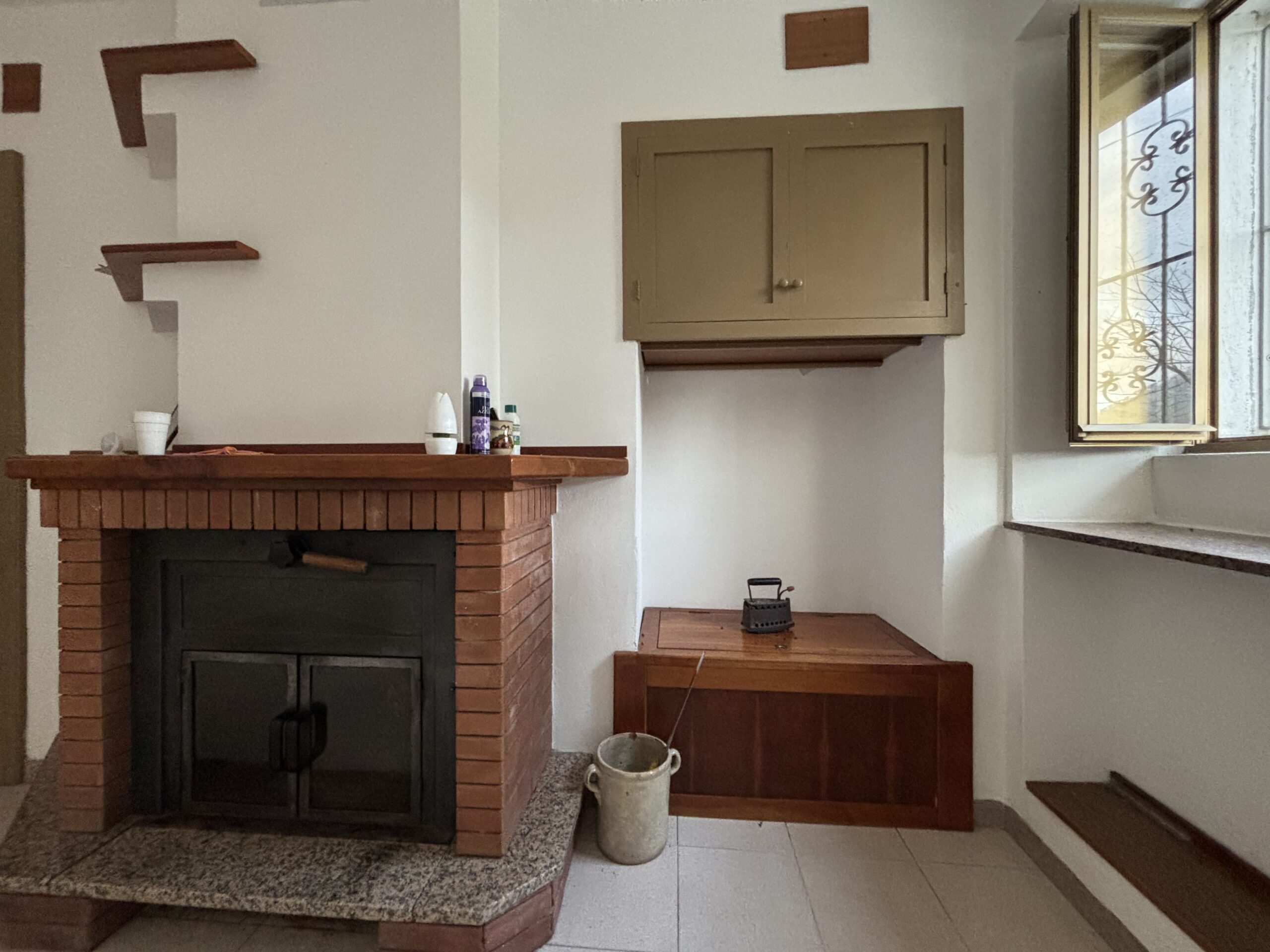 Lauria - independent house with great potential.