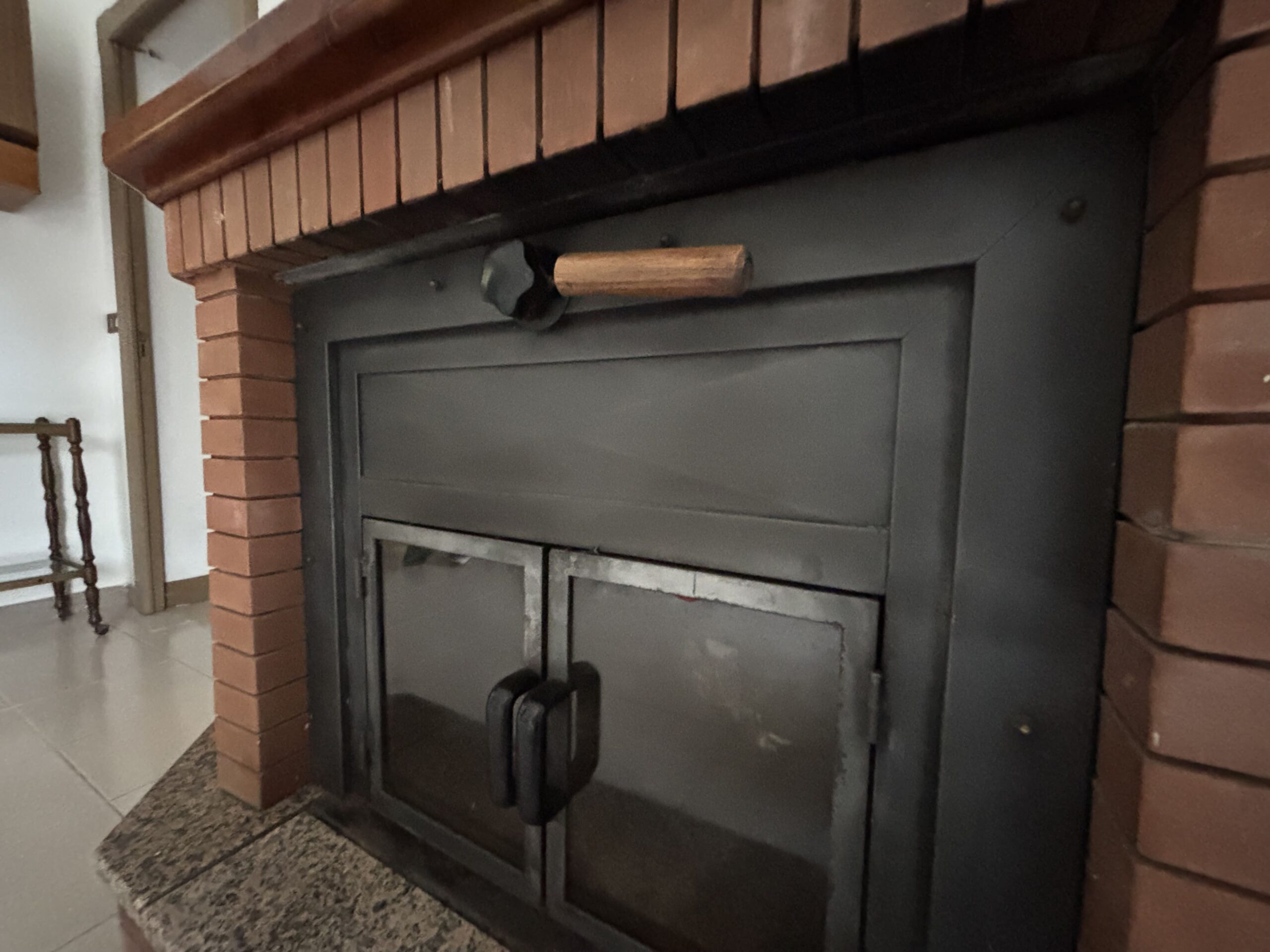 Lauria - independent house with great potential.