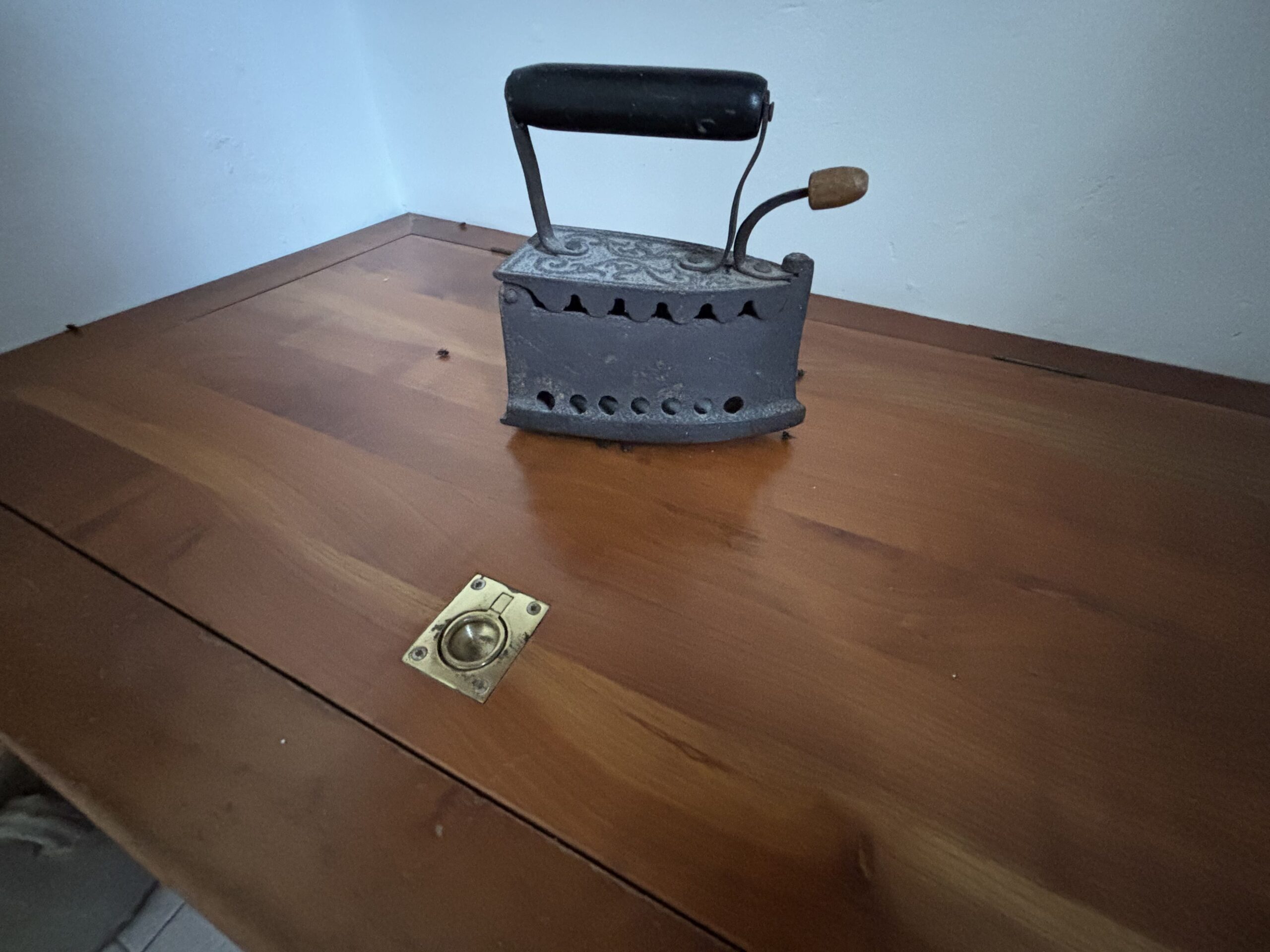 Lauria - independent house with great potential.