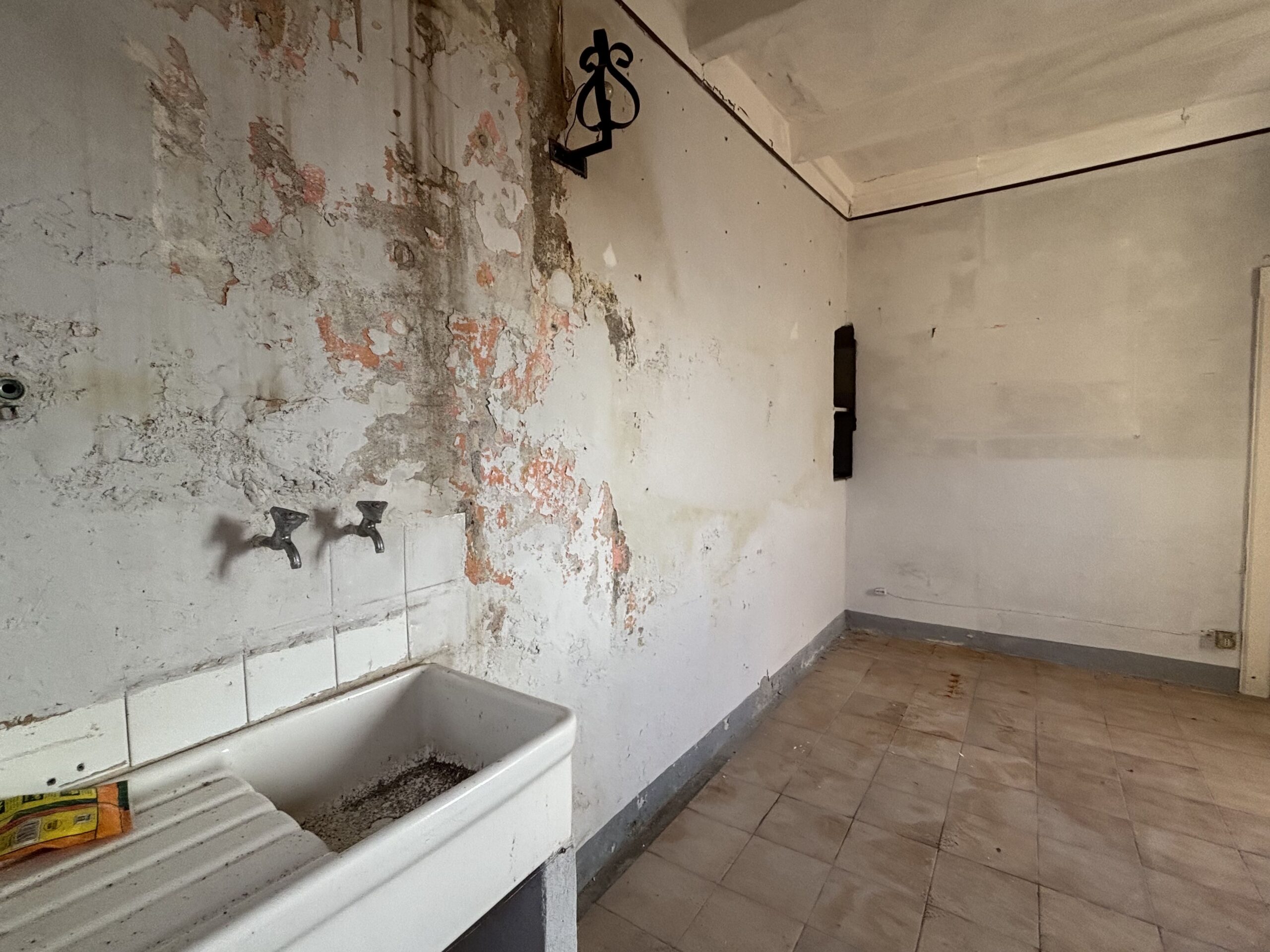 Home to be renovated in Lauria, province of Potenza.