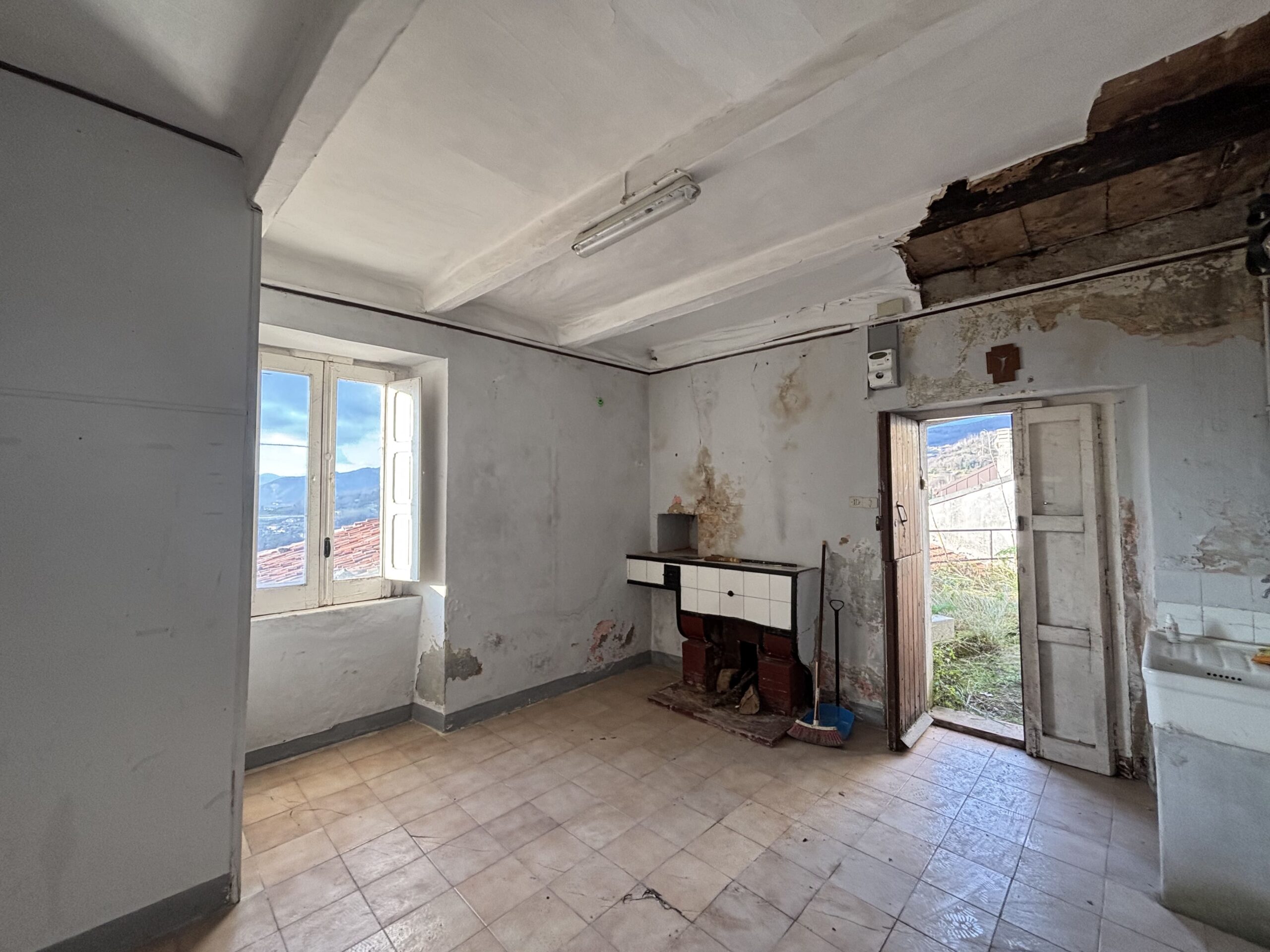Home to be renovated in Lauria, province of Potenza.