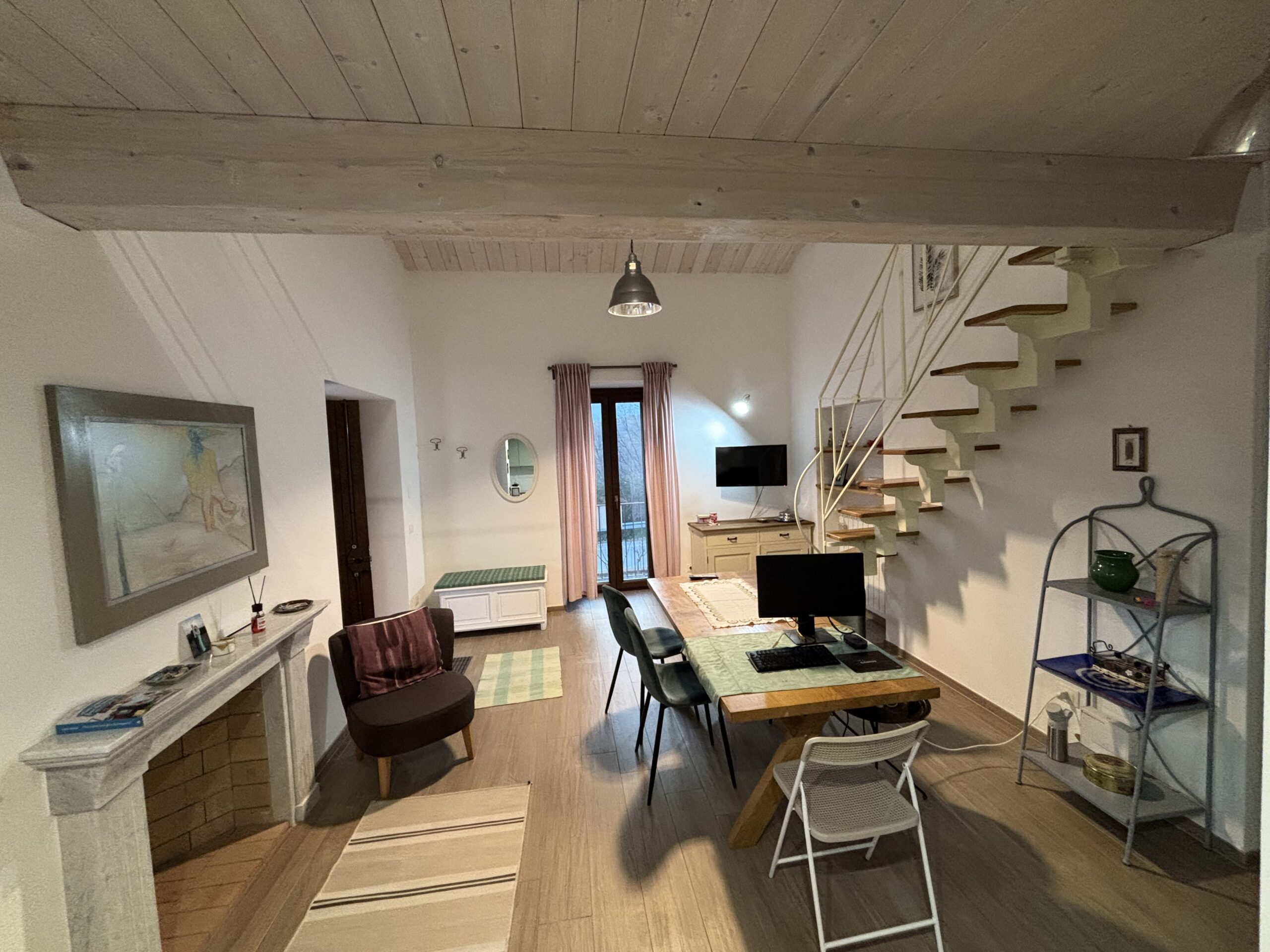 Modern furnished house with mountain views in Lauria.