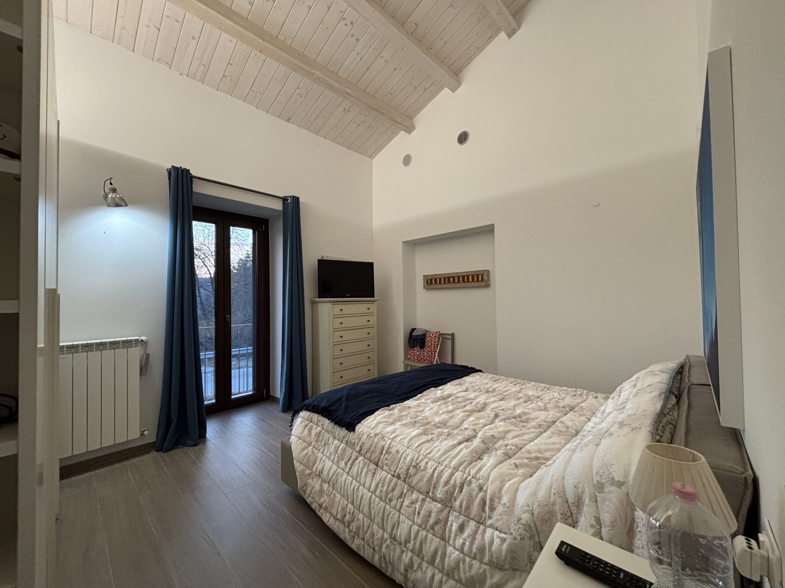 Modern furnished house with mountain views in Lauria.