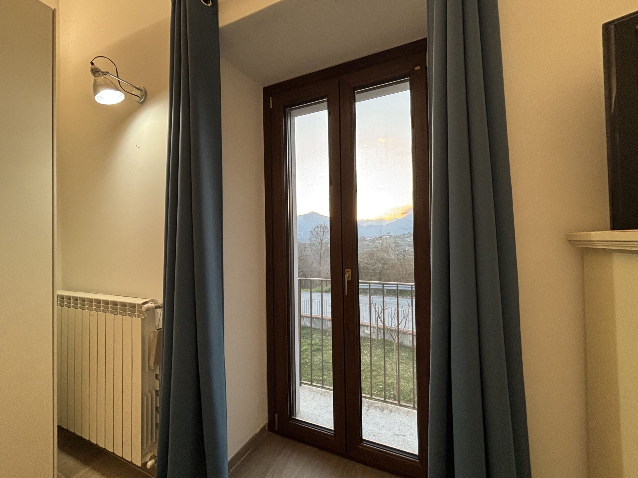 Modern furnished house with mountain views in Lauria.