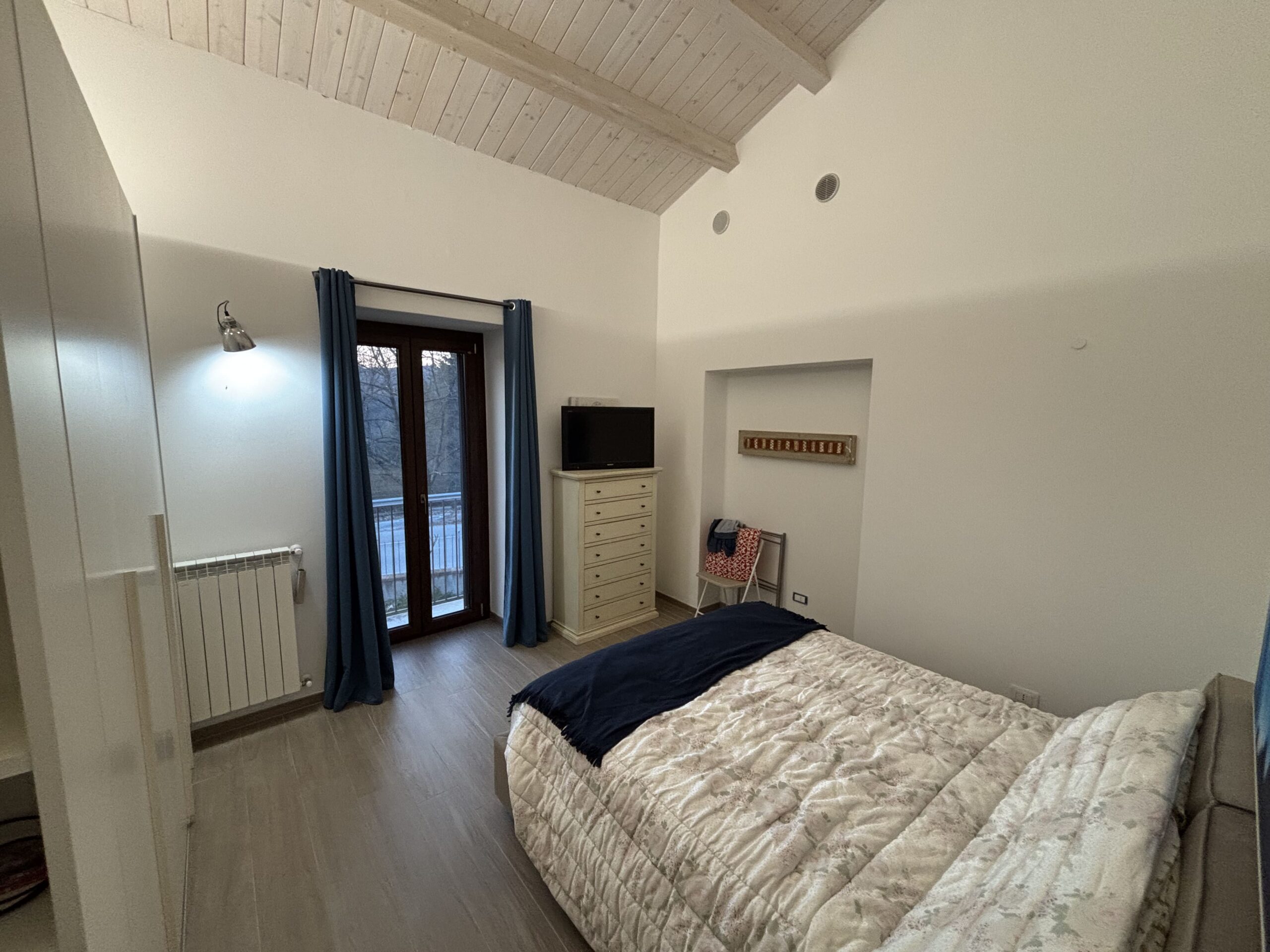 Modern furnished house with mountain views in Lauria.