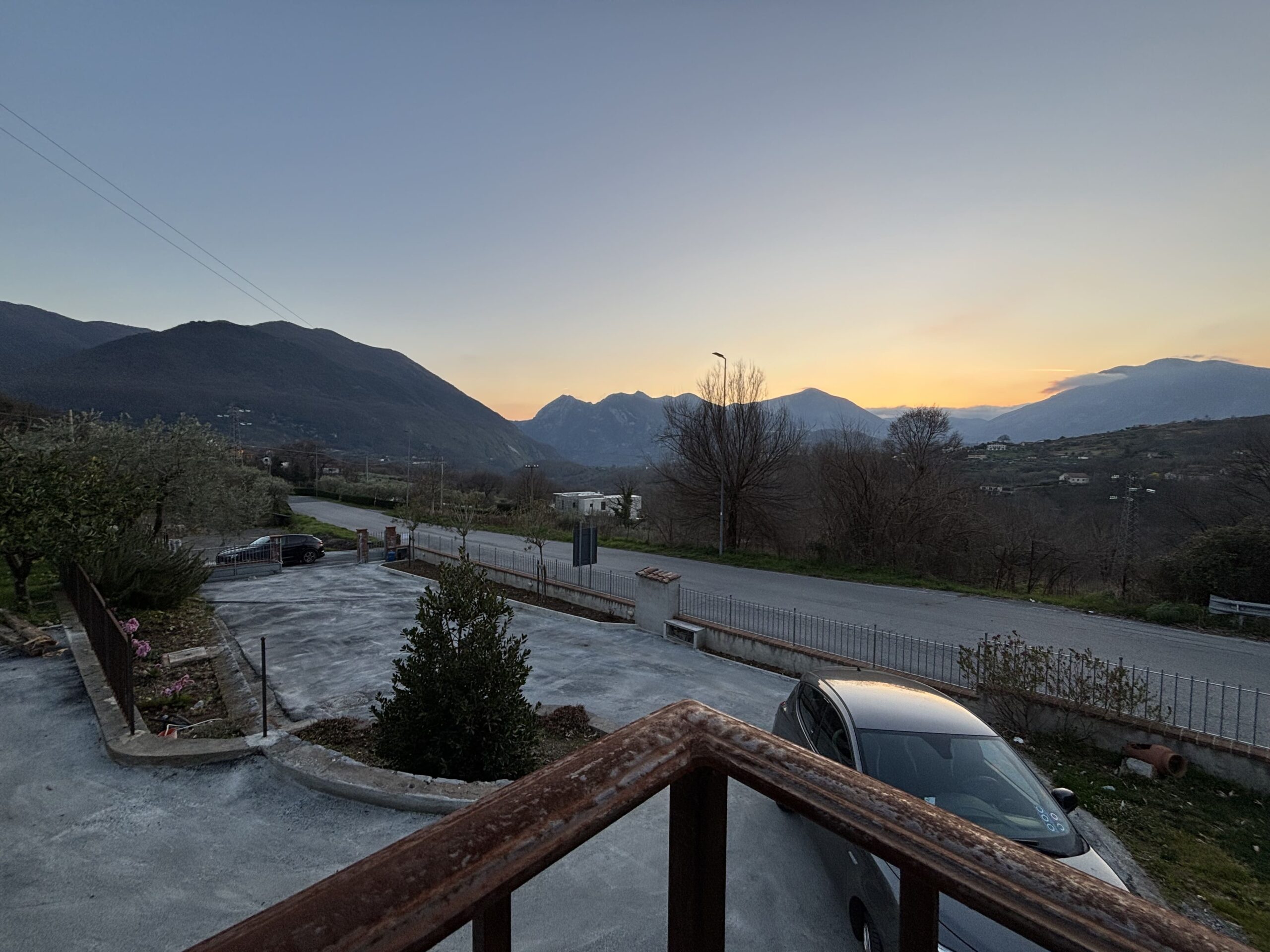 Modern furnished house with mountain views in Lauria.
