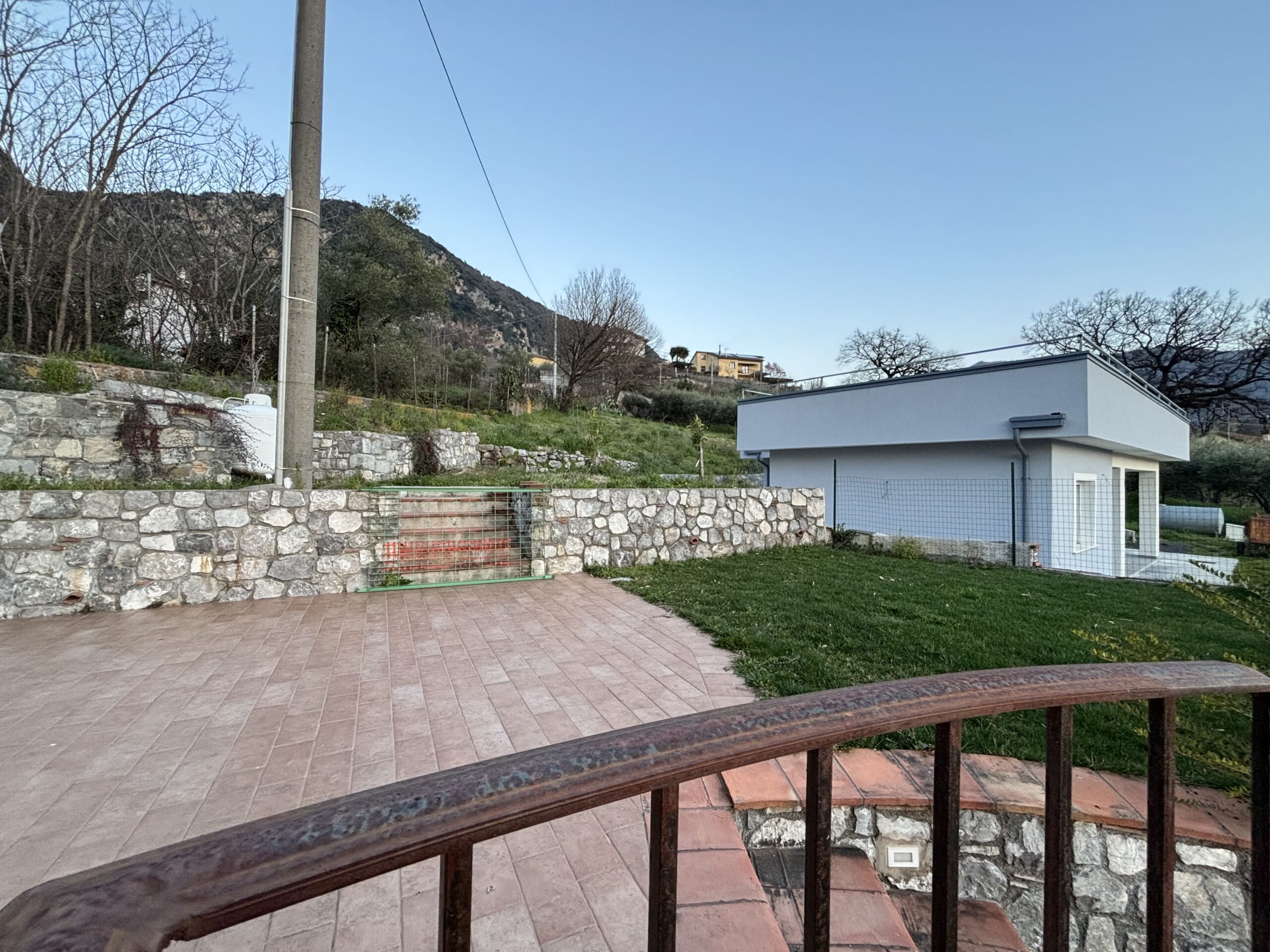 Modern furnished house with mountain views in Lauria.