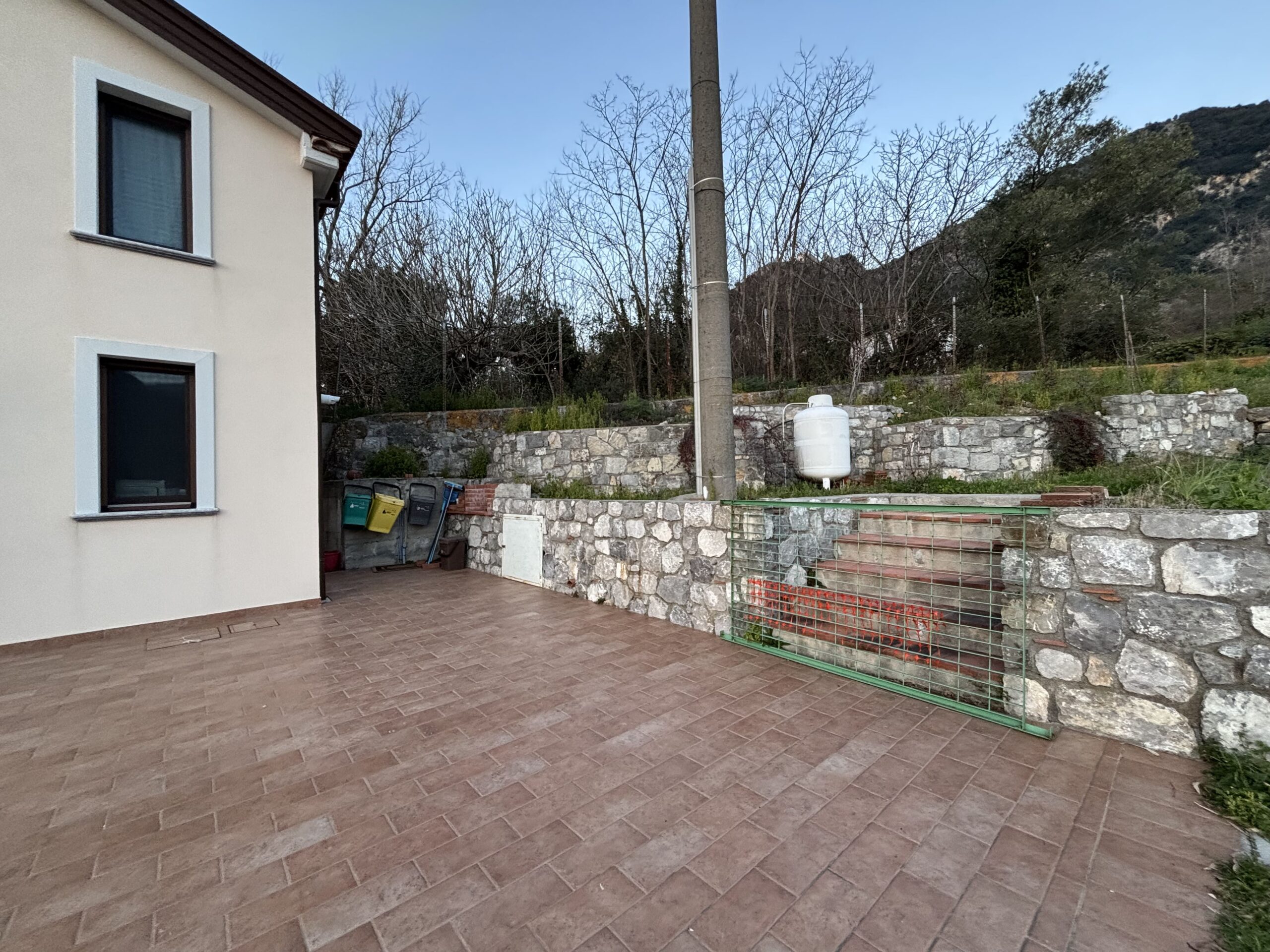 Modern furnished house with mountain views in Lauria.