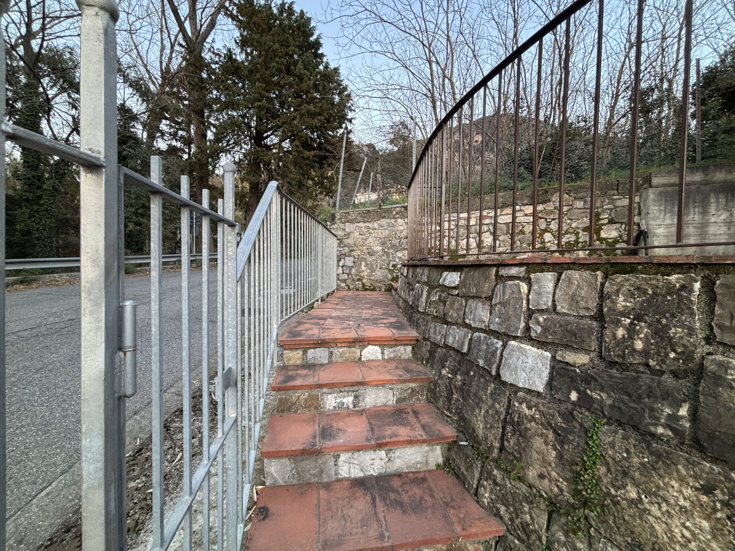 Modern furnished house with mountain views in Lauria.