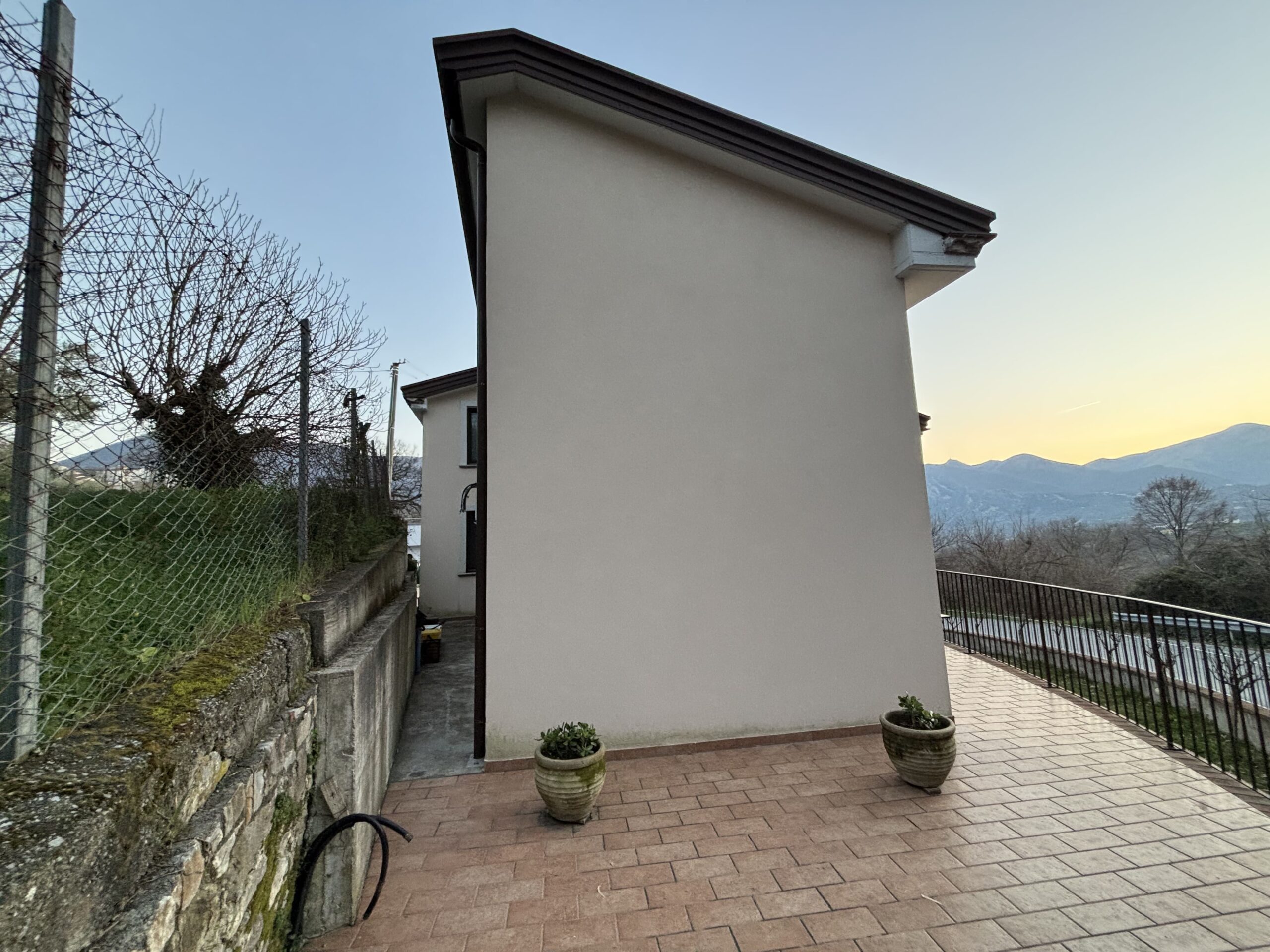 Modern furnished house with mountain views in Lauria.