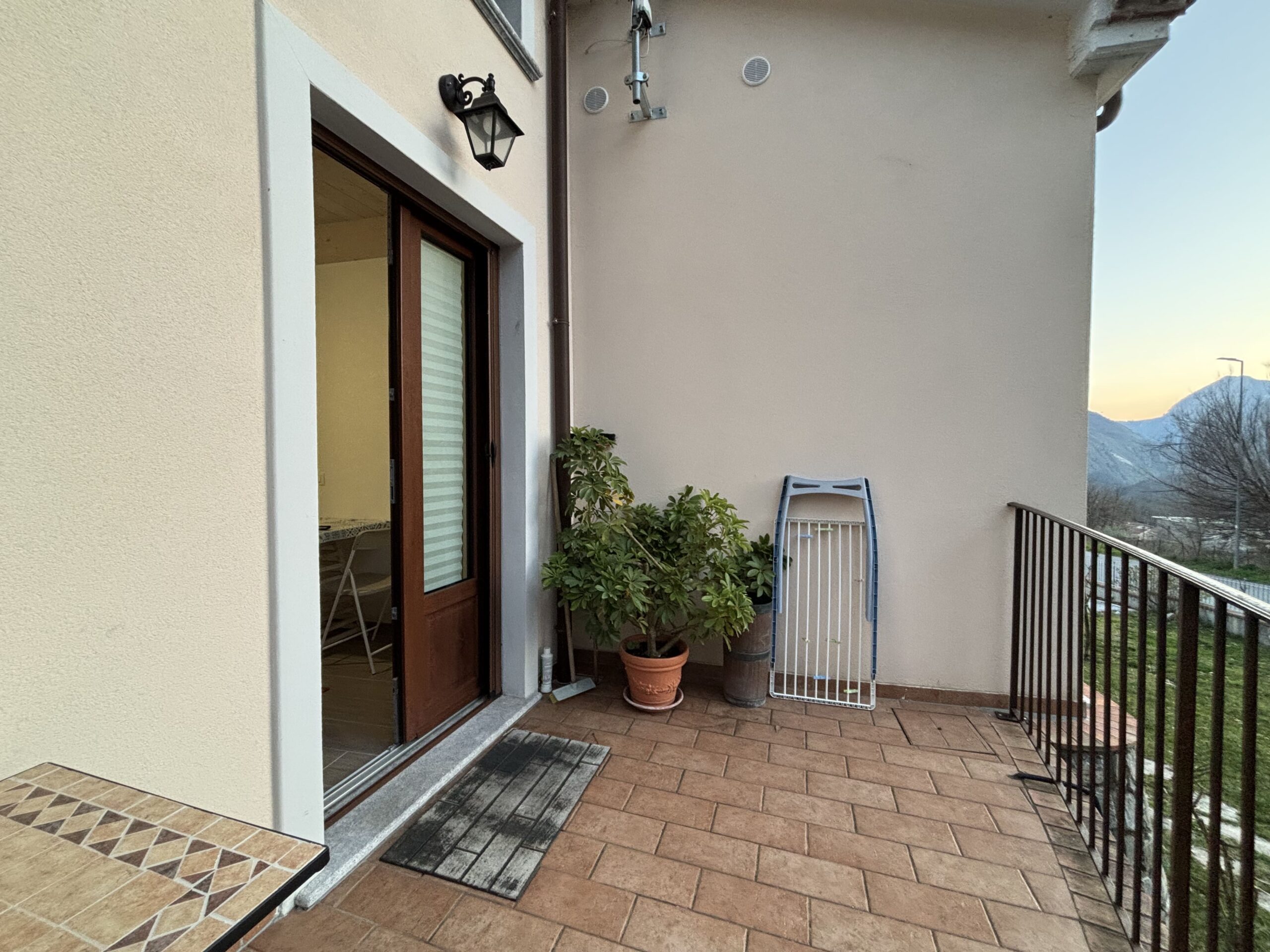 Modern furnished house with mountain views in Lauria.