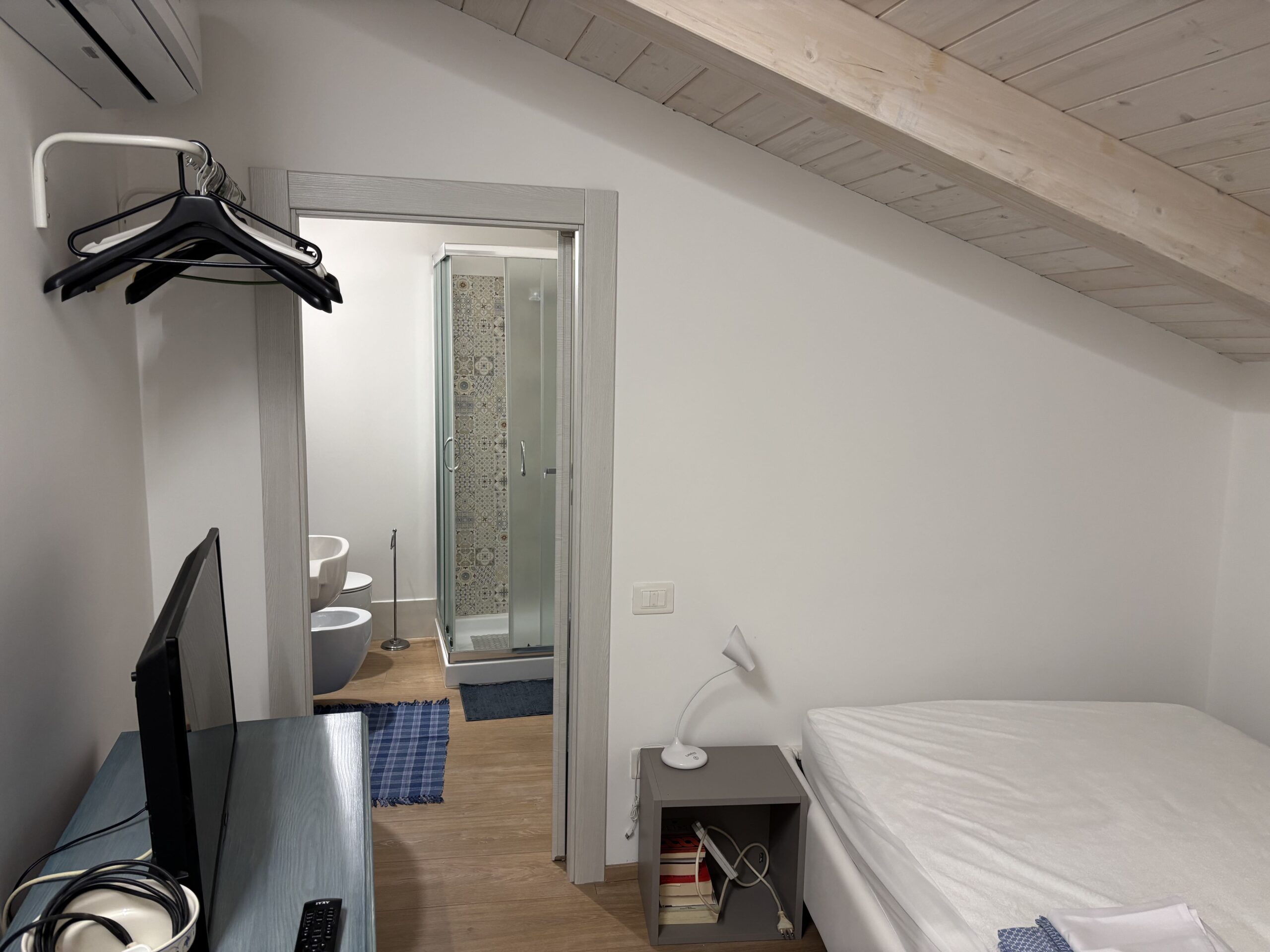 Modern furnished house with mountain views in Lauria.