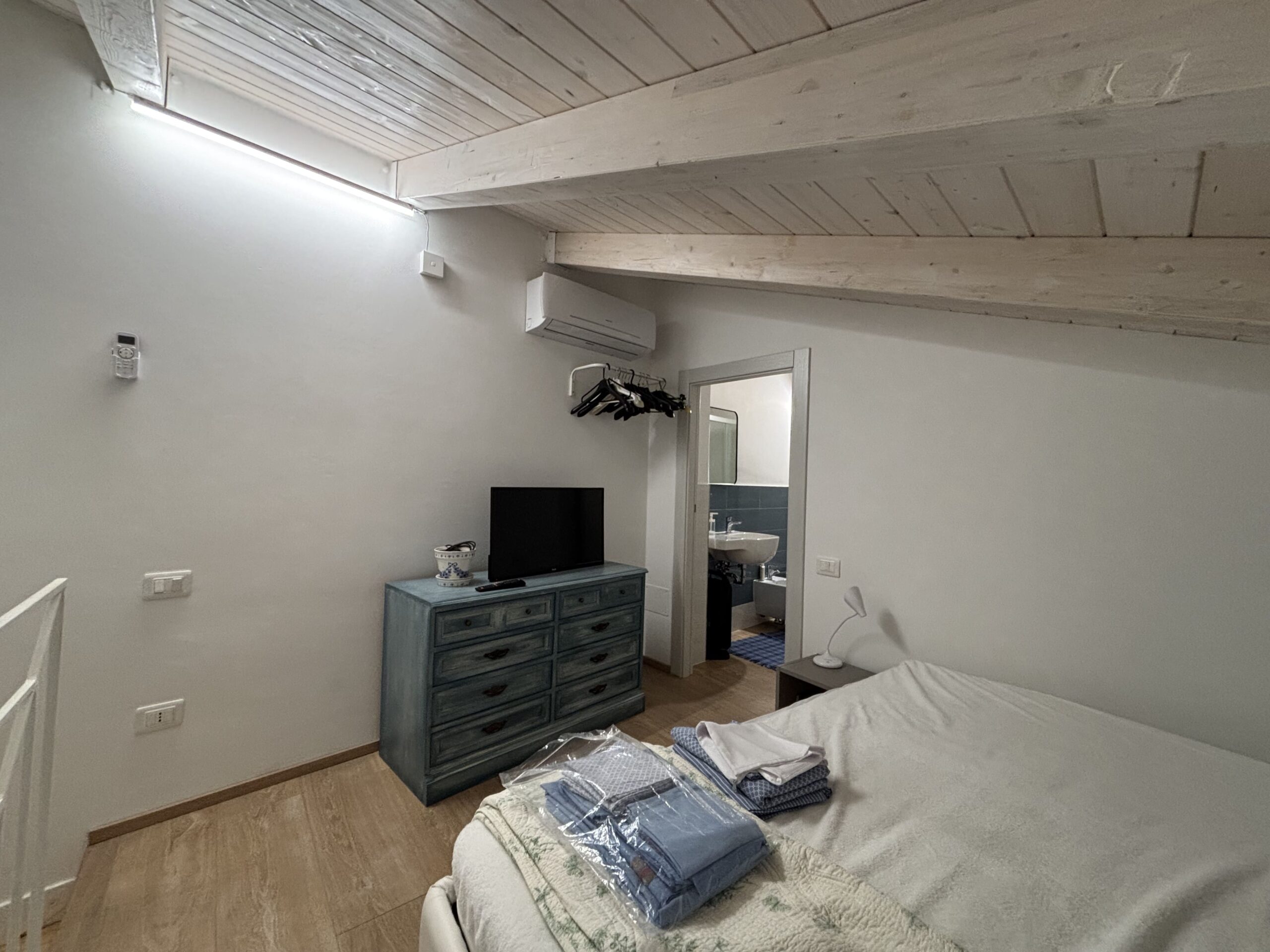 Modern furnished house with mountain views in Lauria.