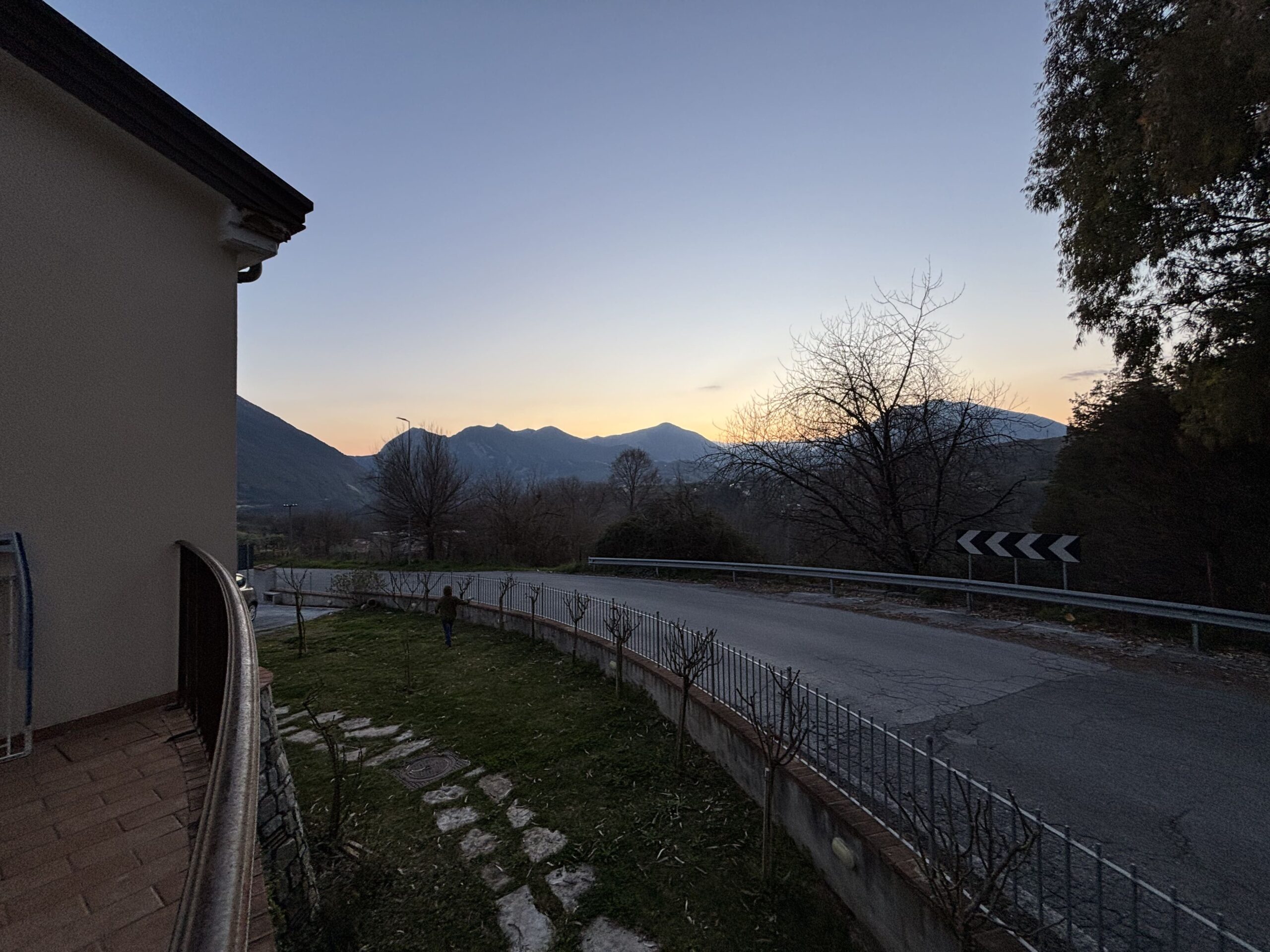 Modern furnished house with mountain views in Lauria.