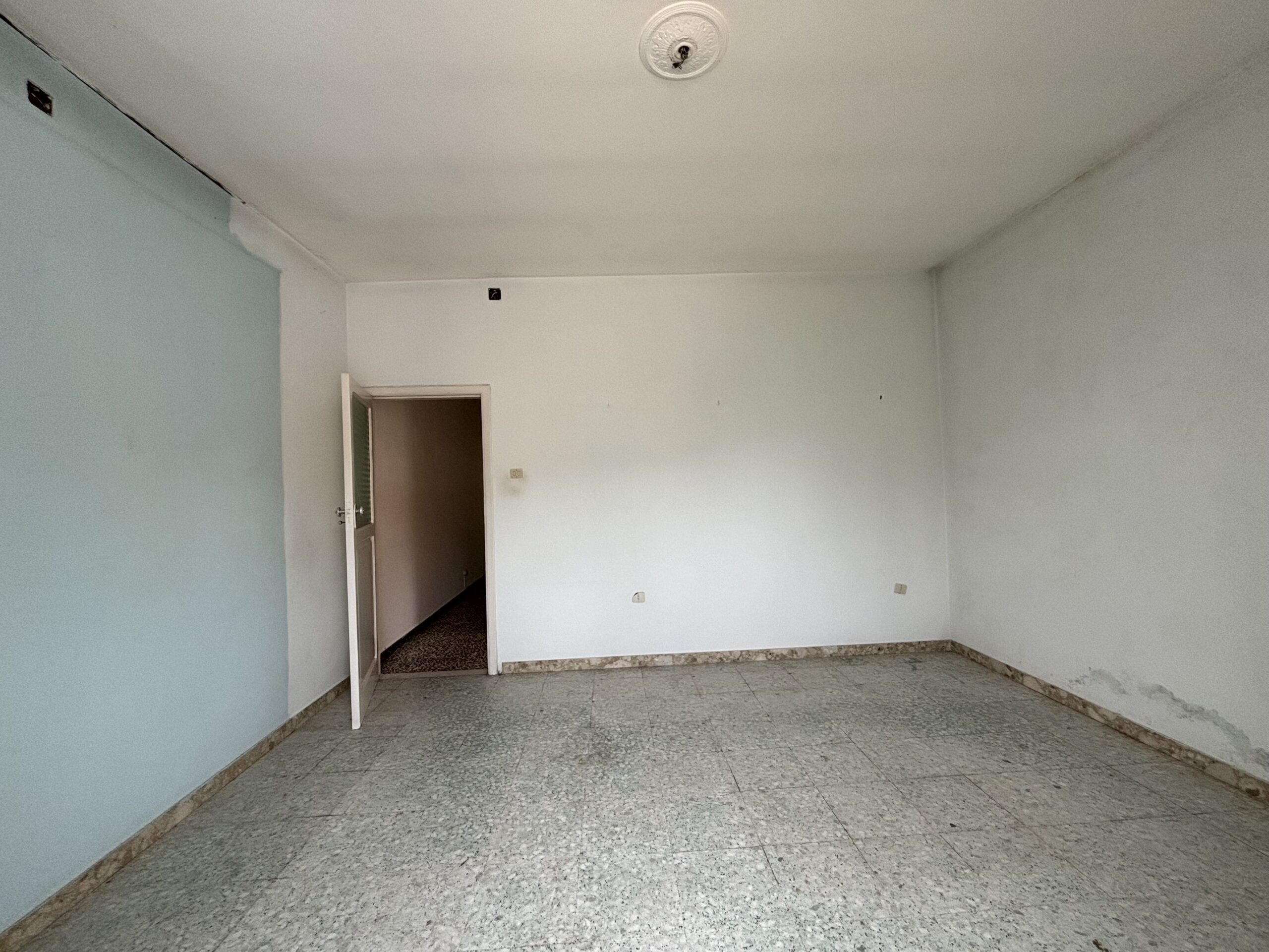 Lagonegro - house for renovation in the city centre.