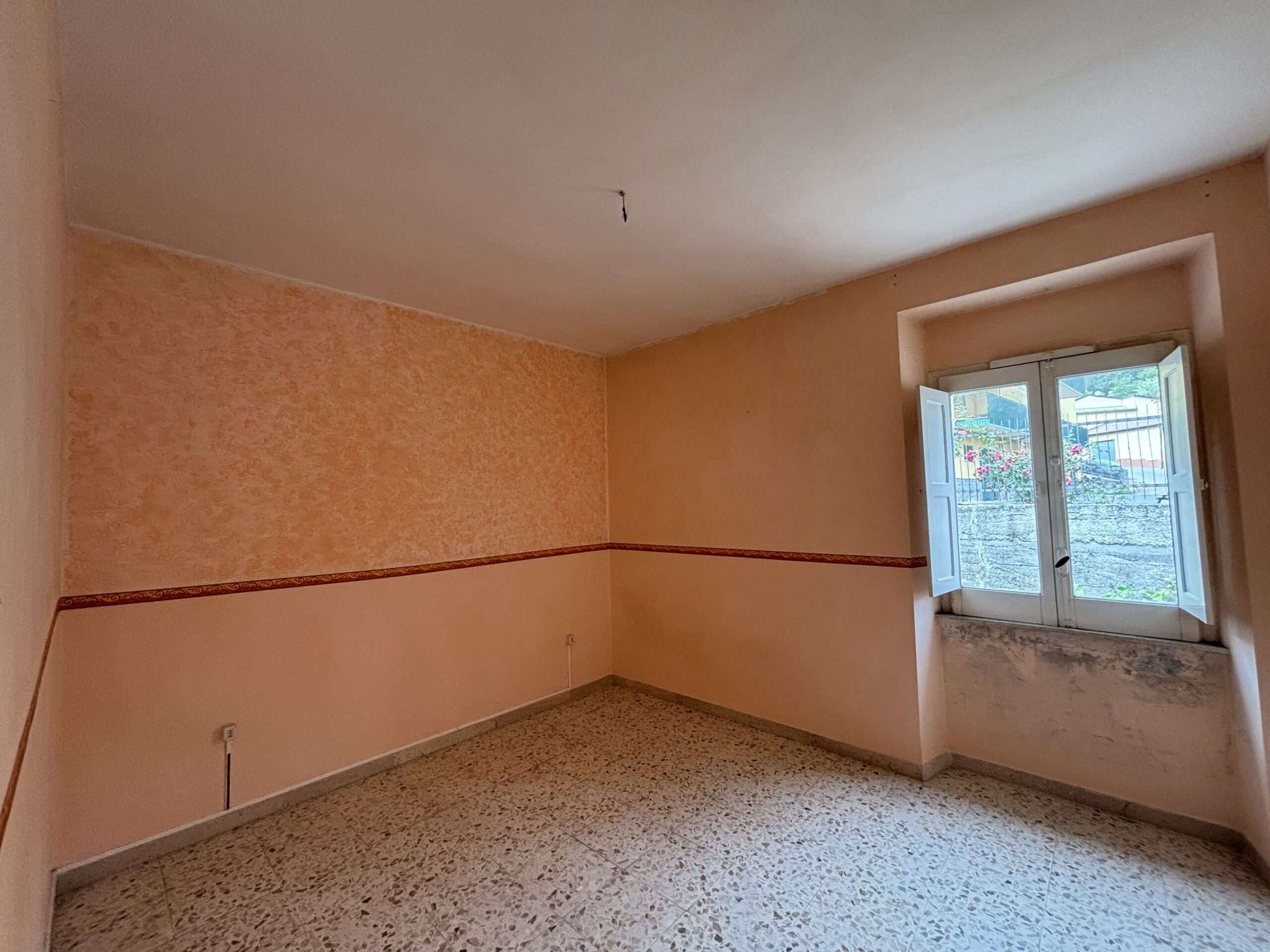 Lagonegro - house for renovation in the city centre.