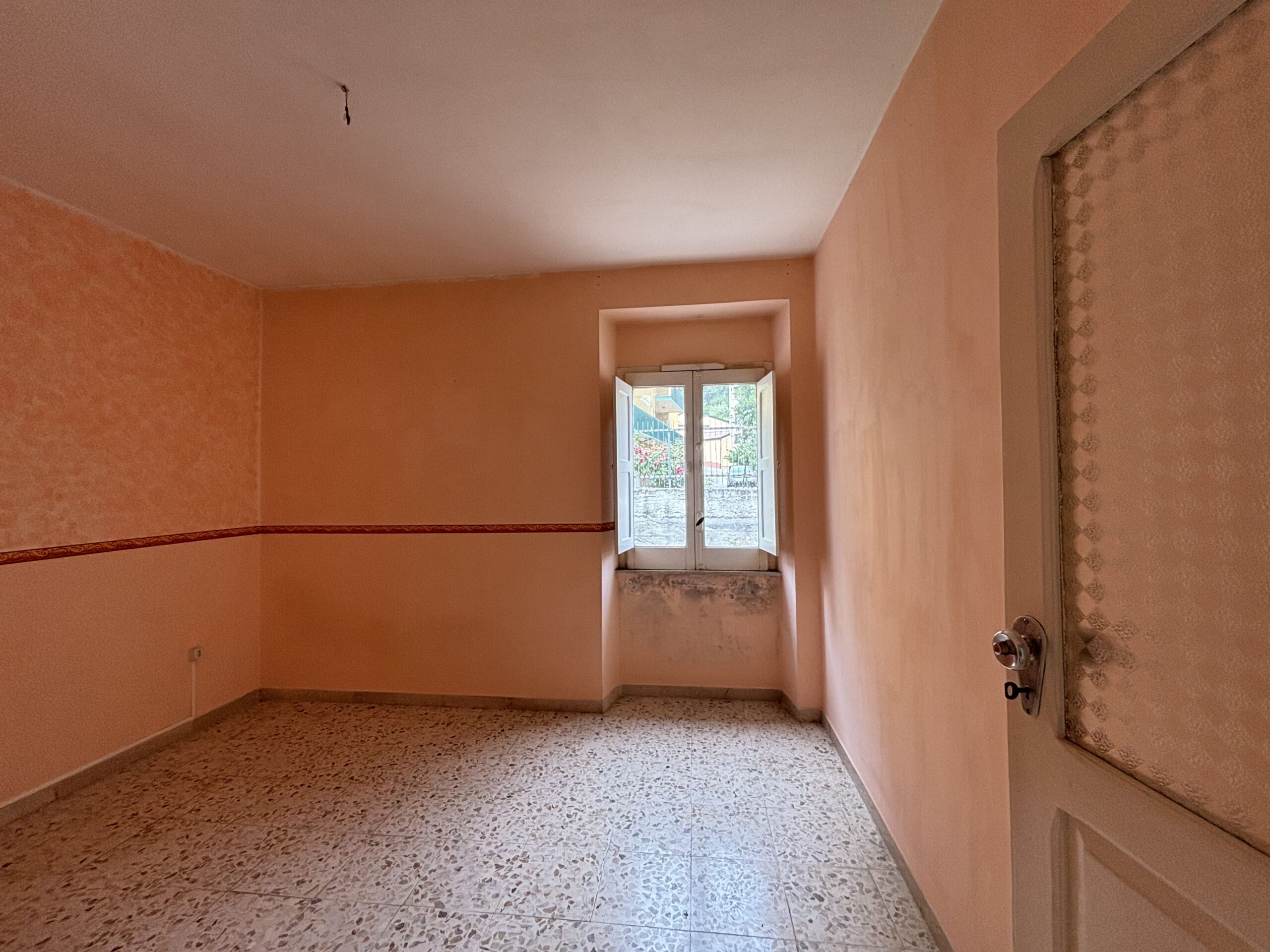 Lagonegro - house for renovation in the city centre.