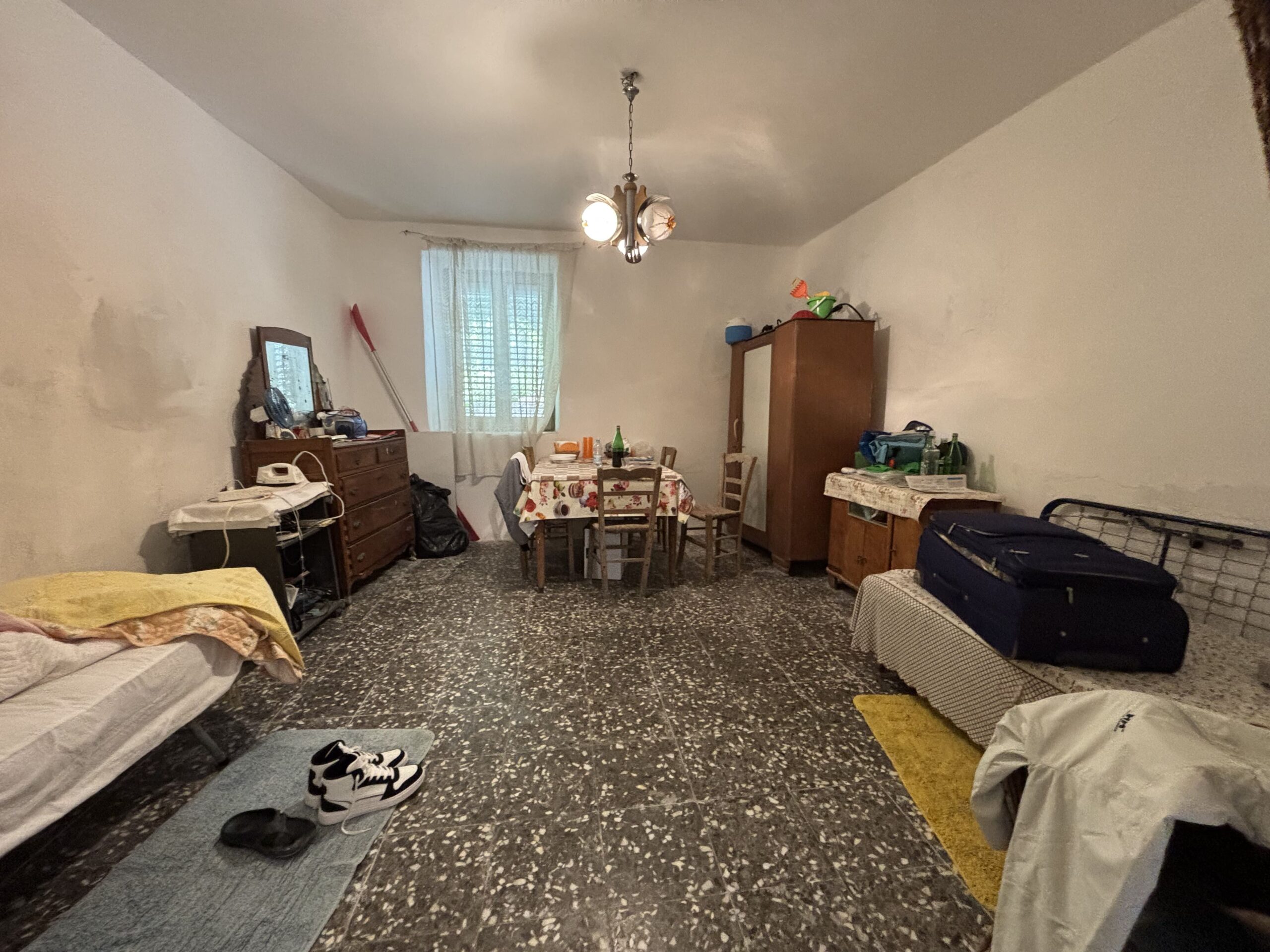 A flat for renovation in the old town of Acquappesa.