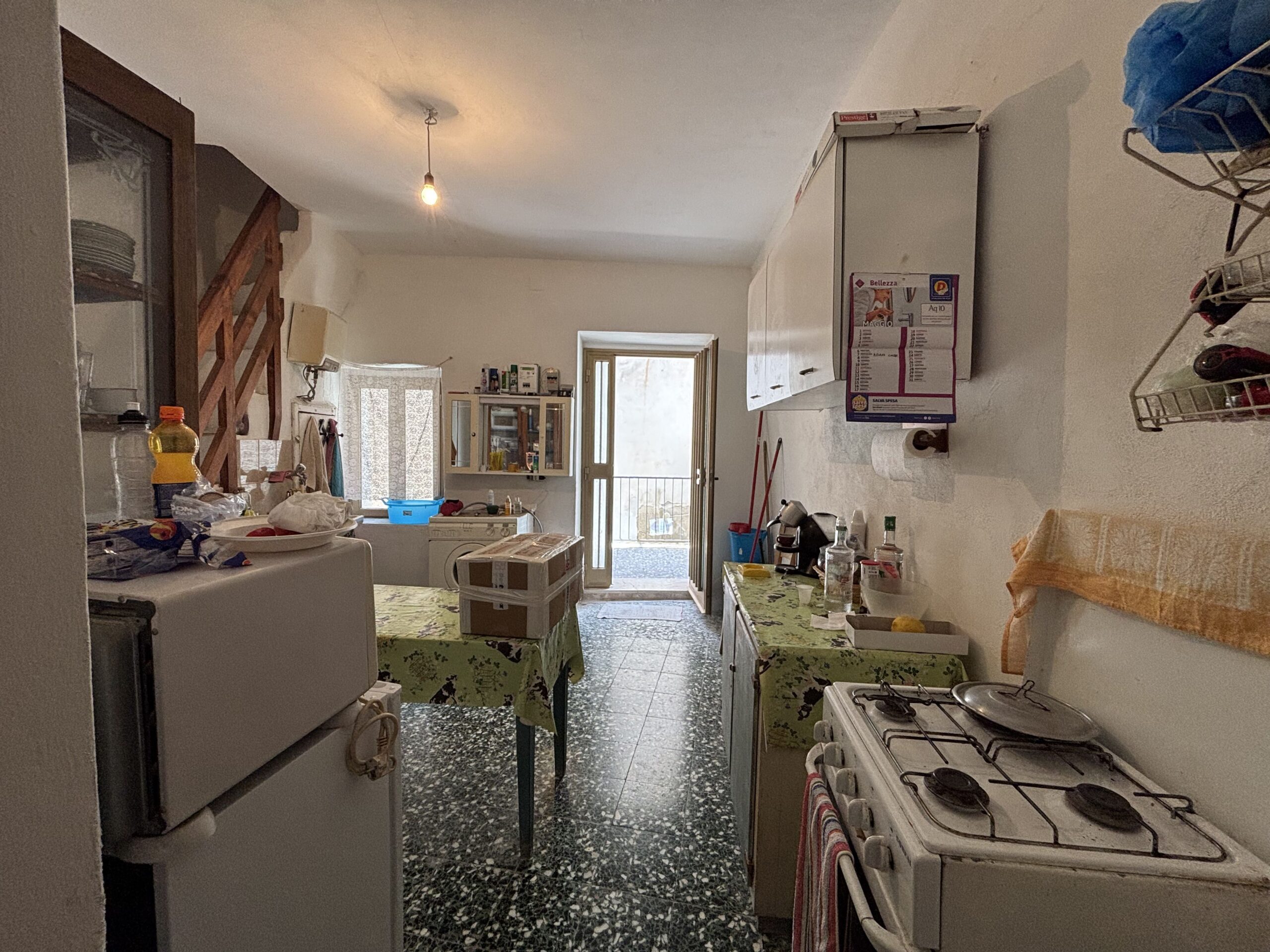 A flat for renovation in the old town of Acquappesa.