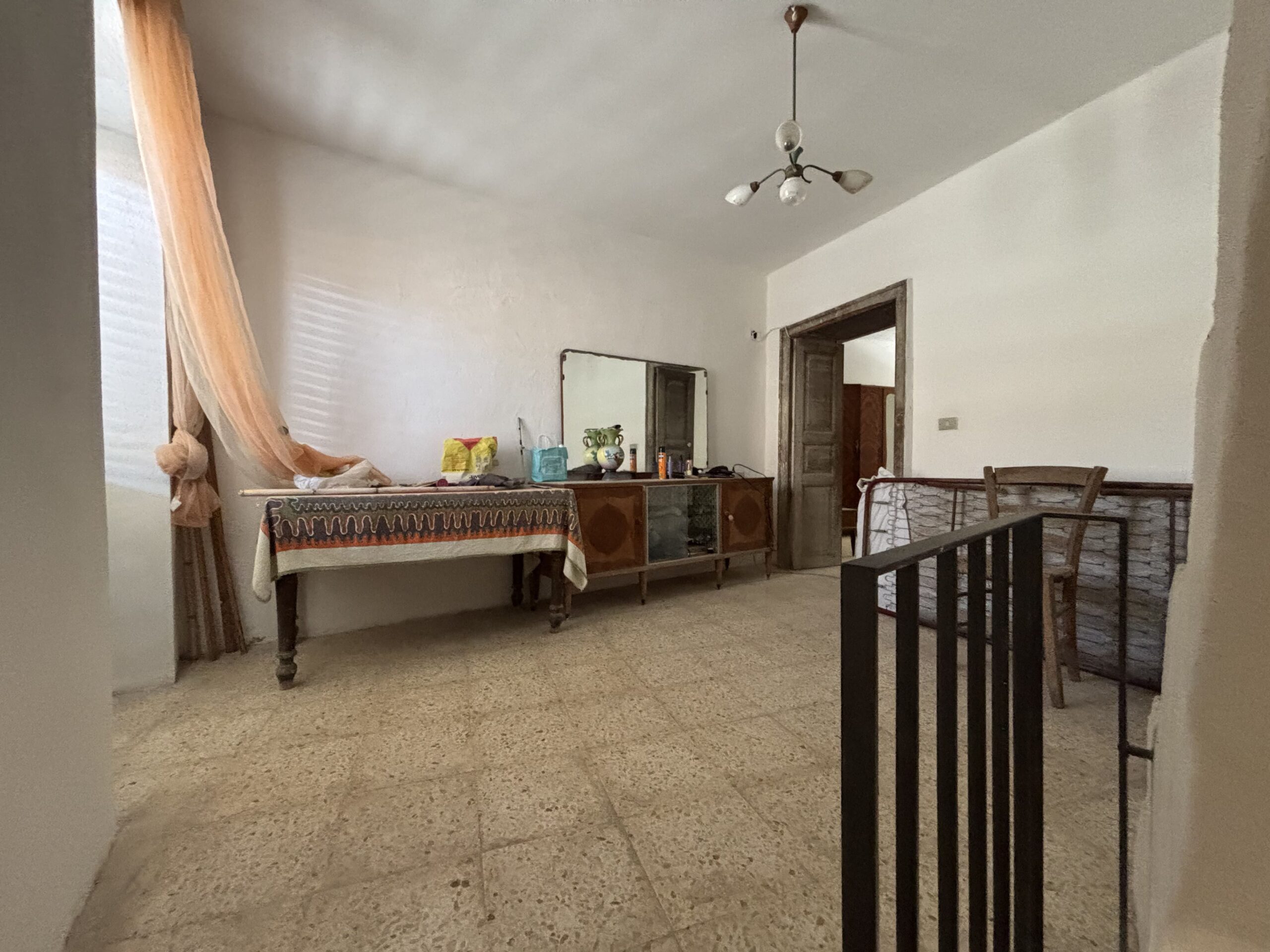 A flat for renovation in the old town of Acquappesa.