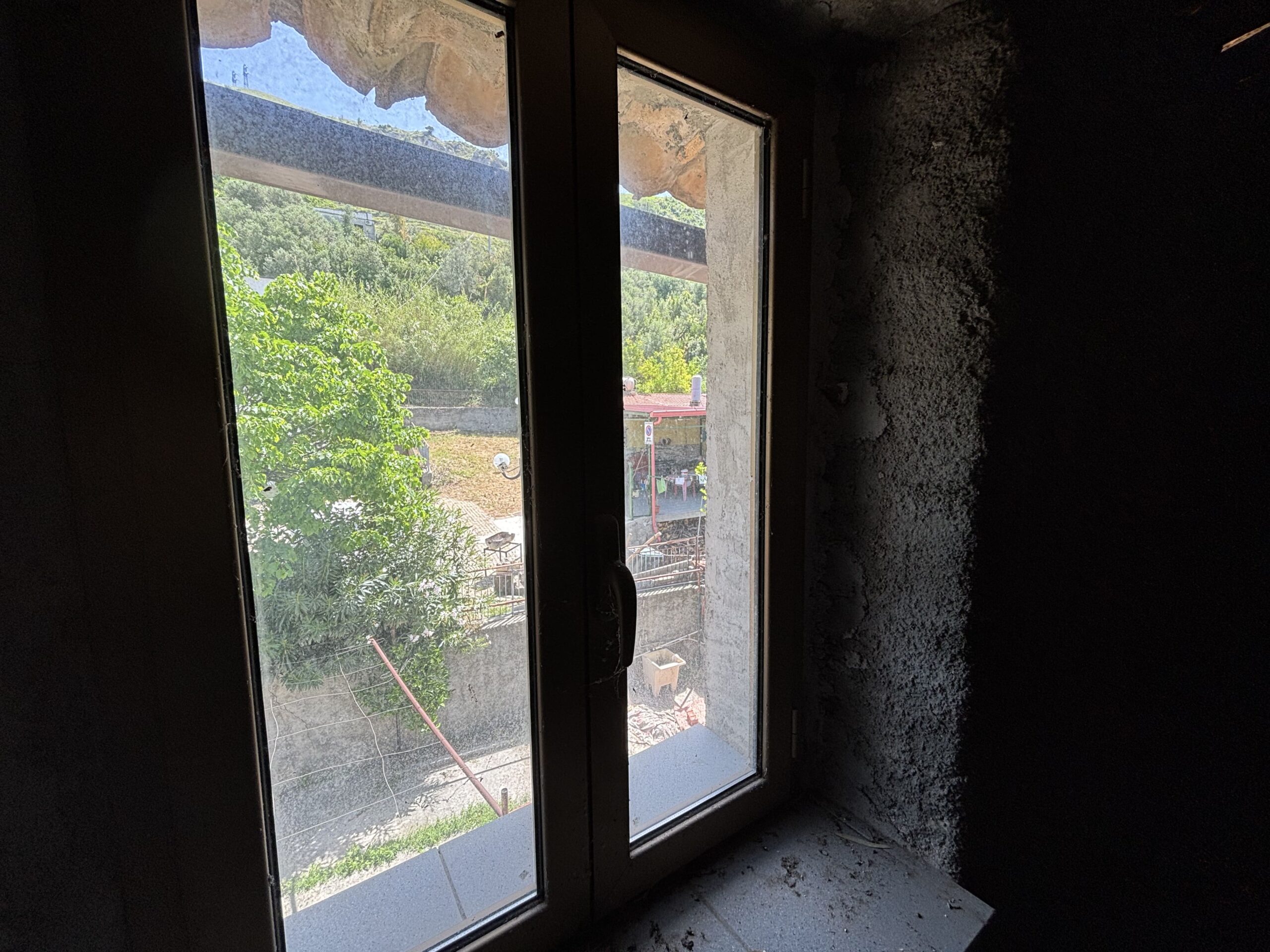 A flat for renovation in the old town of Acquappesa.