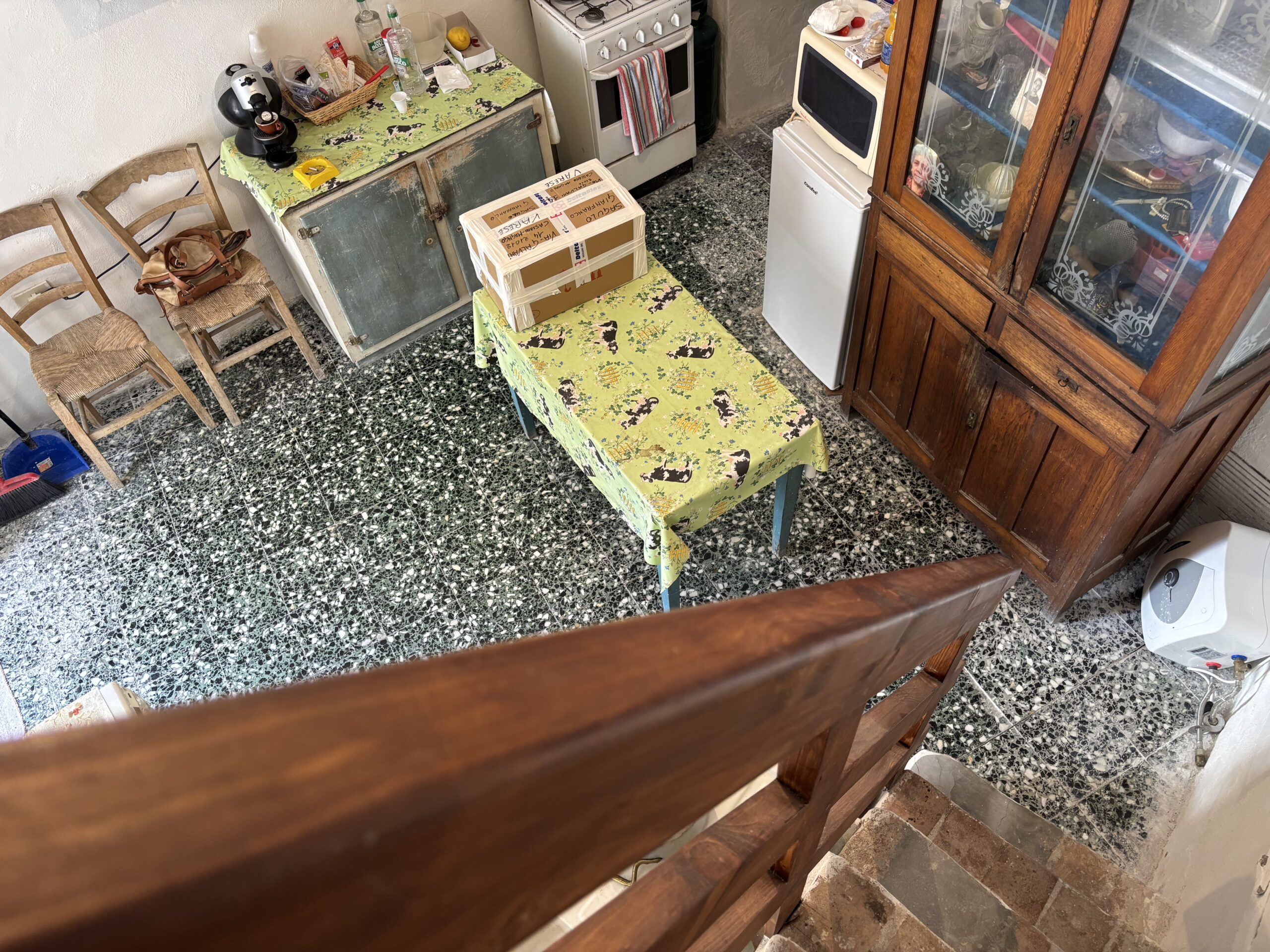 A flat for renovation in the old town of Acquappesa.