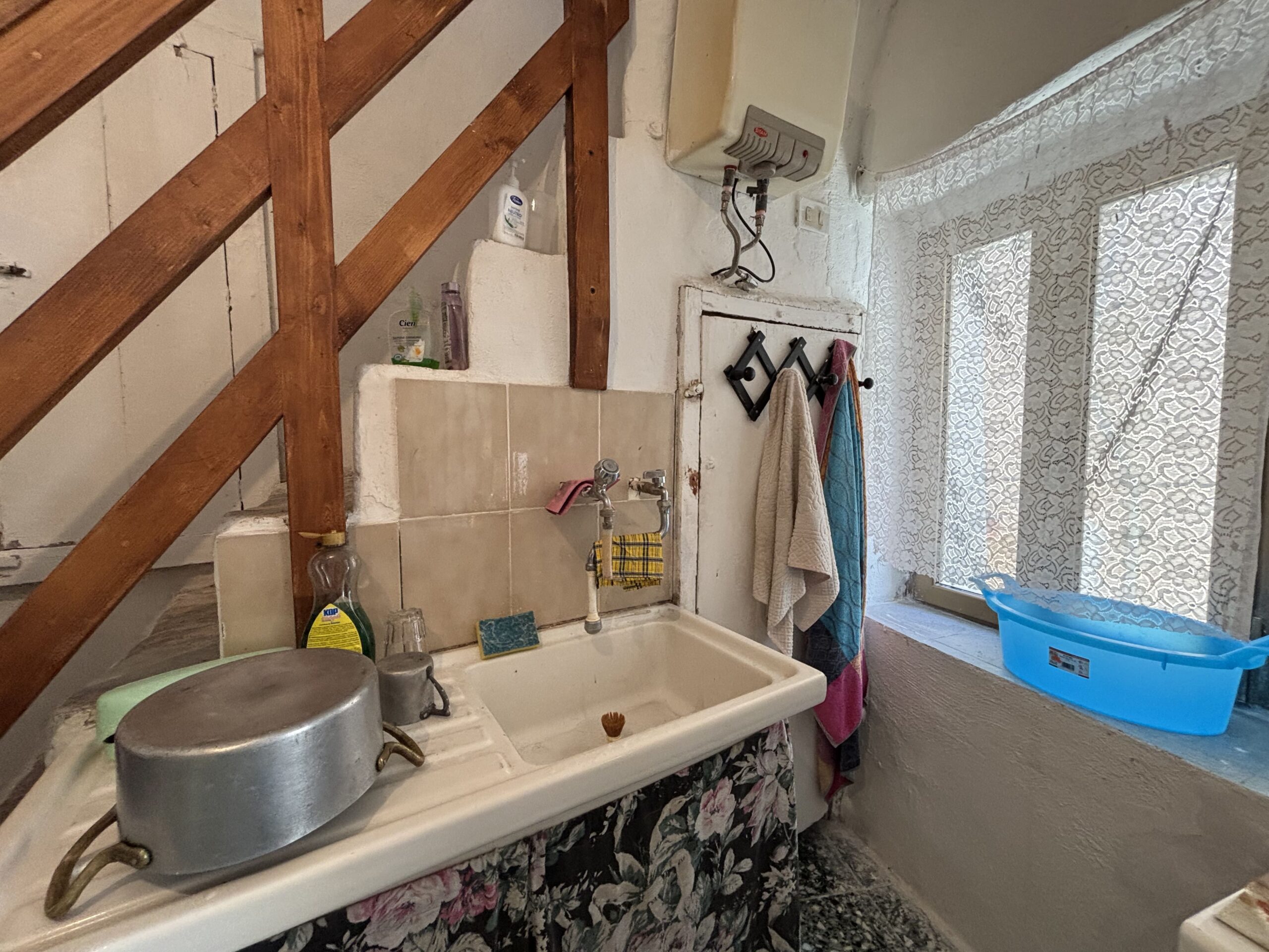 A flat for renovation in the old town of Acquappesa.