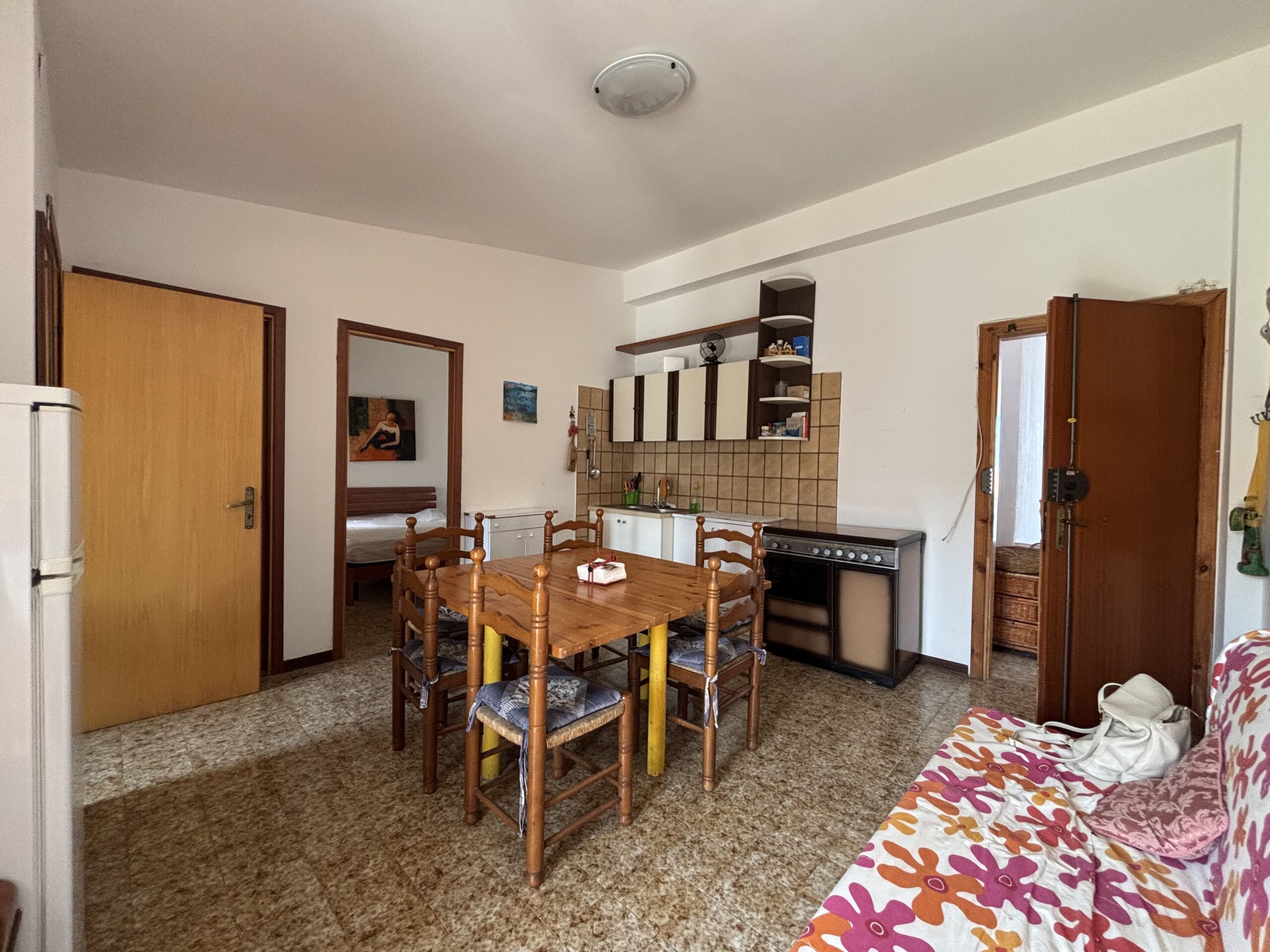 Bargain price flat in Scalea.