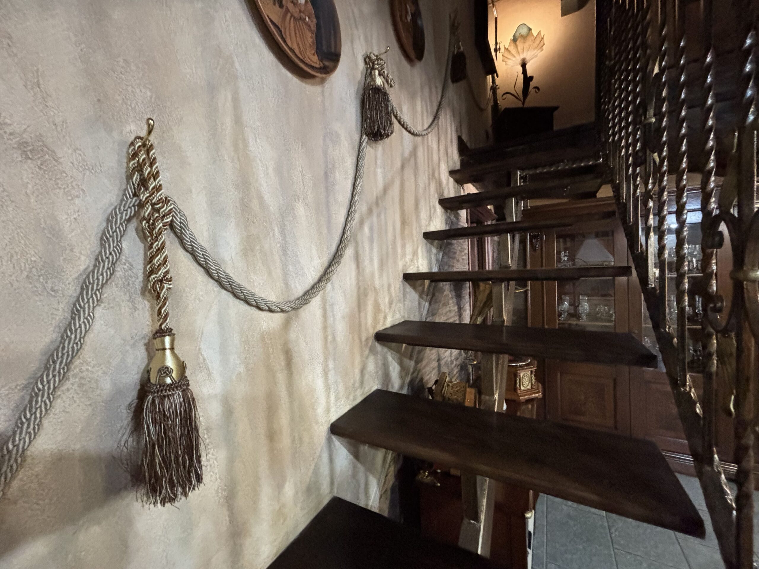 Your retreat in Morano Calabro - a phenomenal estate with olive trees.